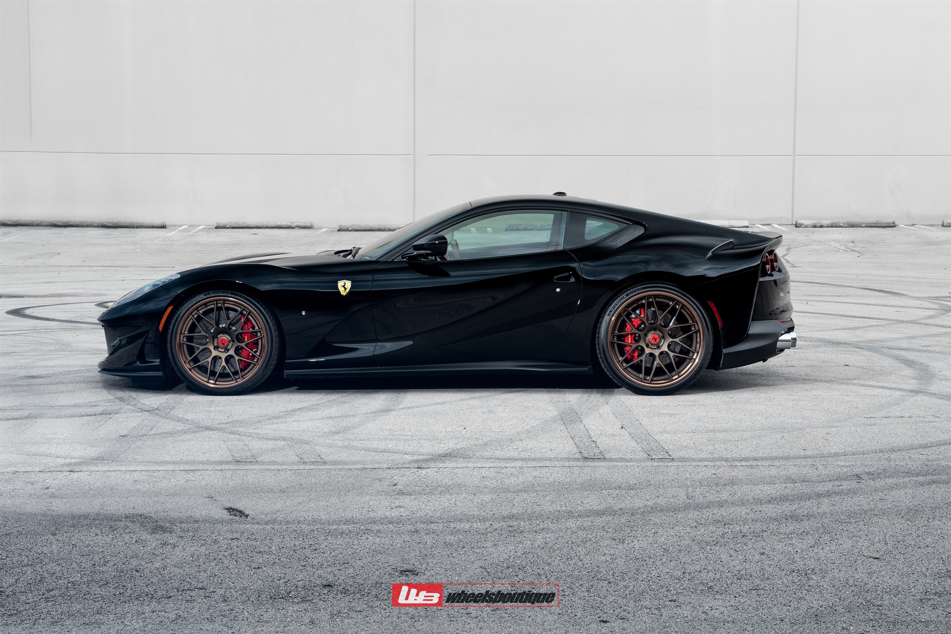 Ferrari 812 | Nero | on HRE RS100 | Polished Bronze
