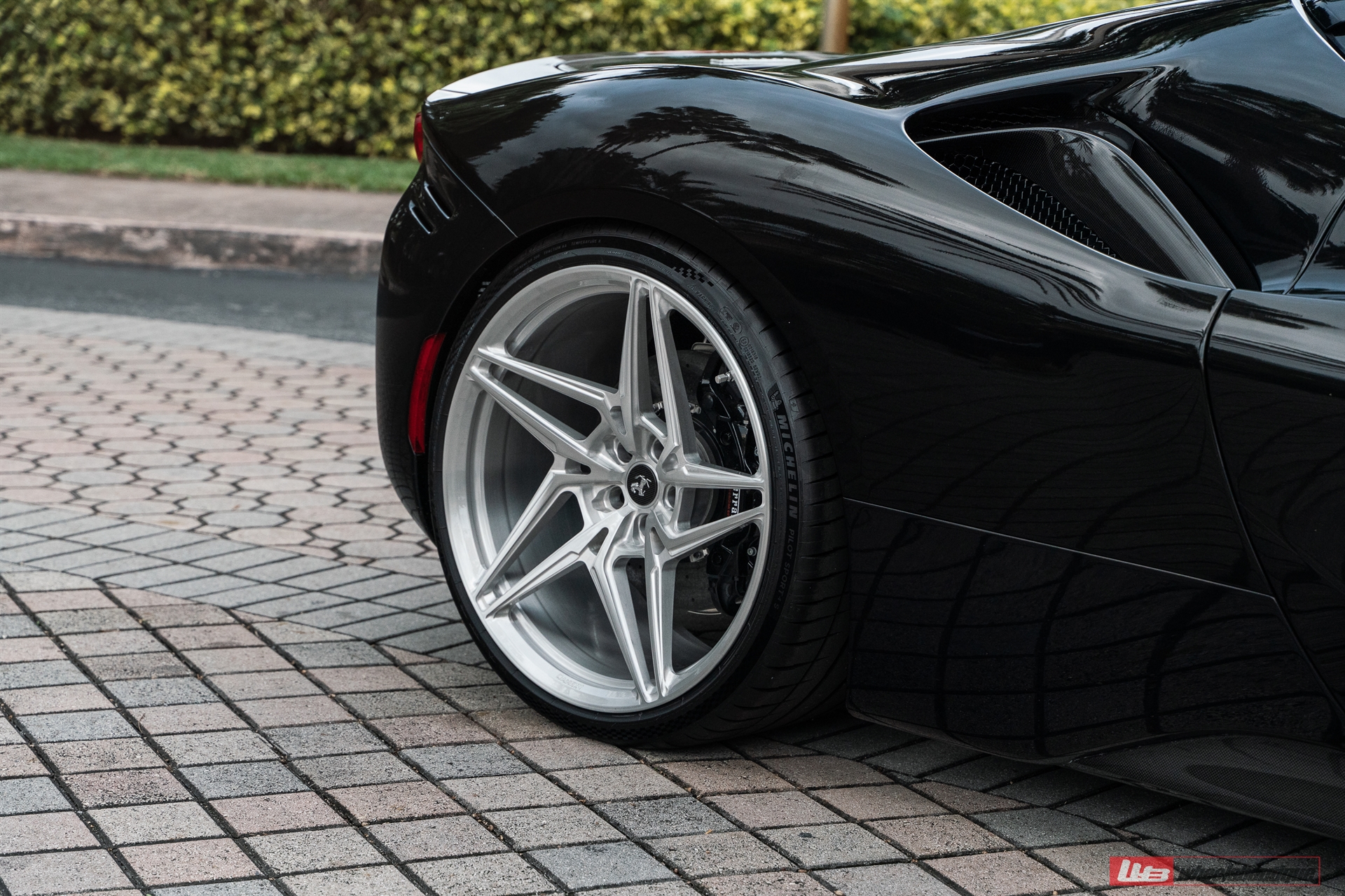 Ferrari SF90 | Nero | on ANRKY S1-X3 | Brushed Clear