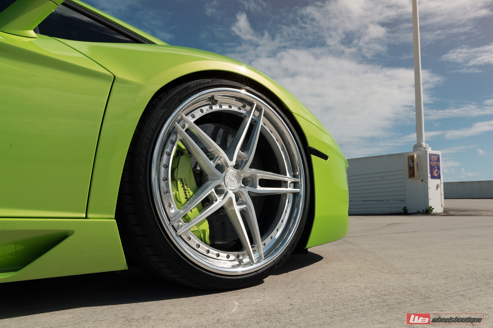 Lamborghini Aventador | | on ANRKY AN37 | Brushed Clear