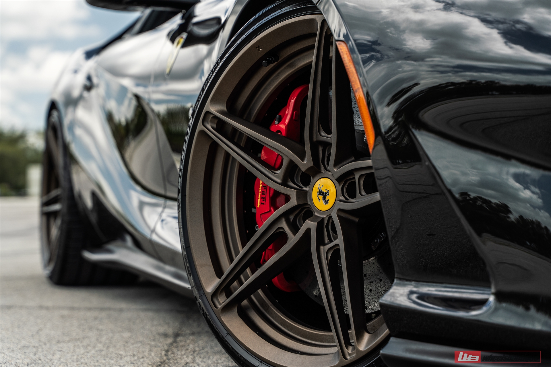 Ferrari 812 | Nero | on ANRKY AN27 | Satin Bronze