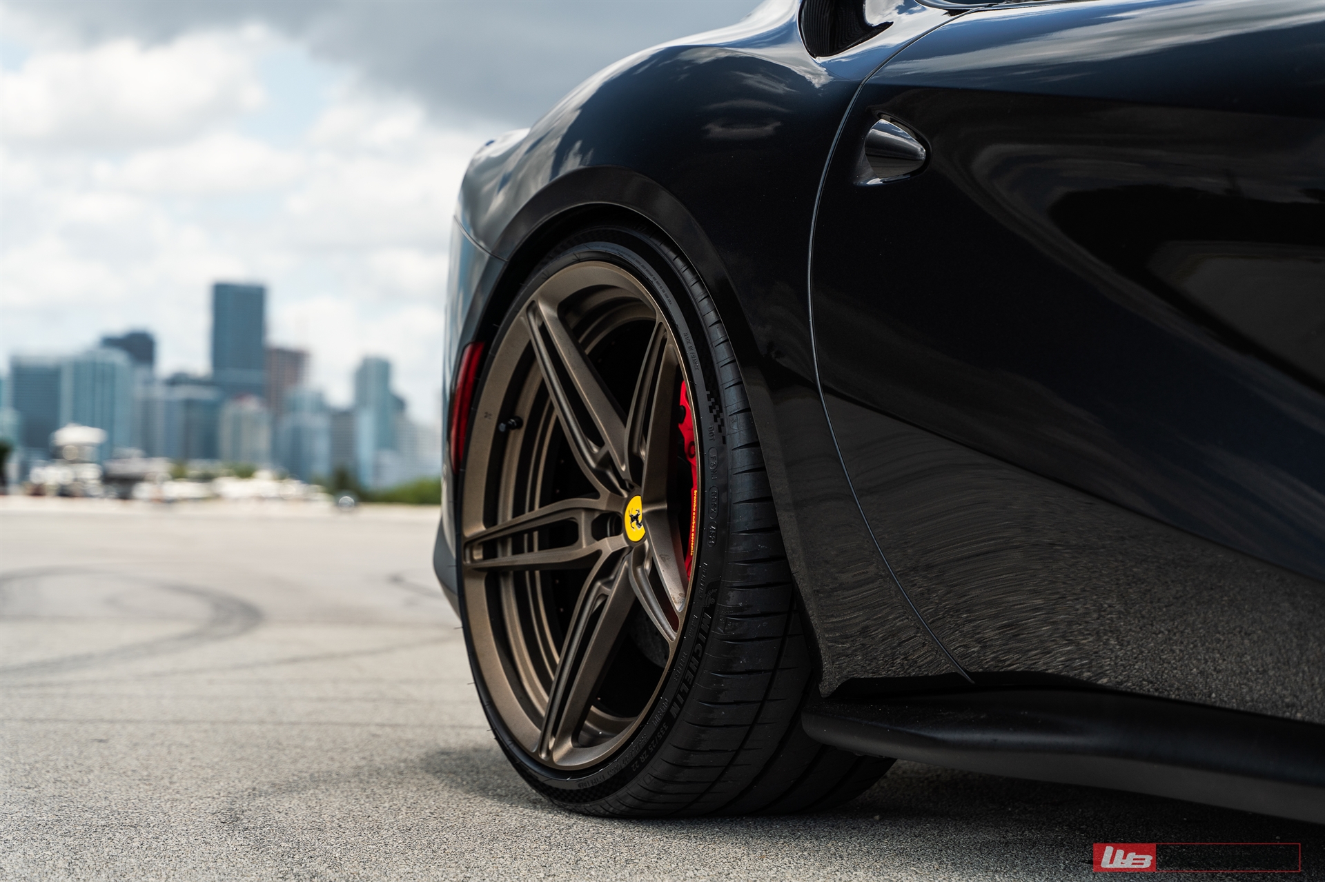 Ferrari 812 | Nero | on ANRKY AN27 | Satin Bronze