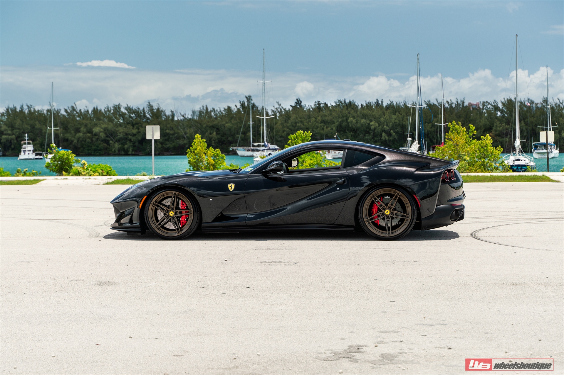 Ferrari 812 | Nero | on ANRKY AN27 | Satin Bronze