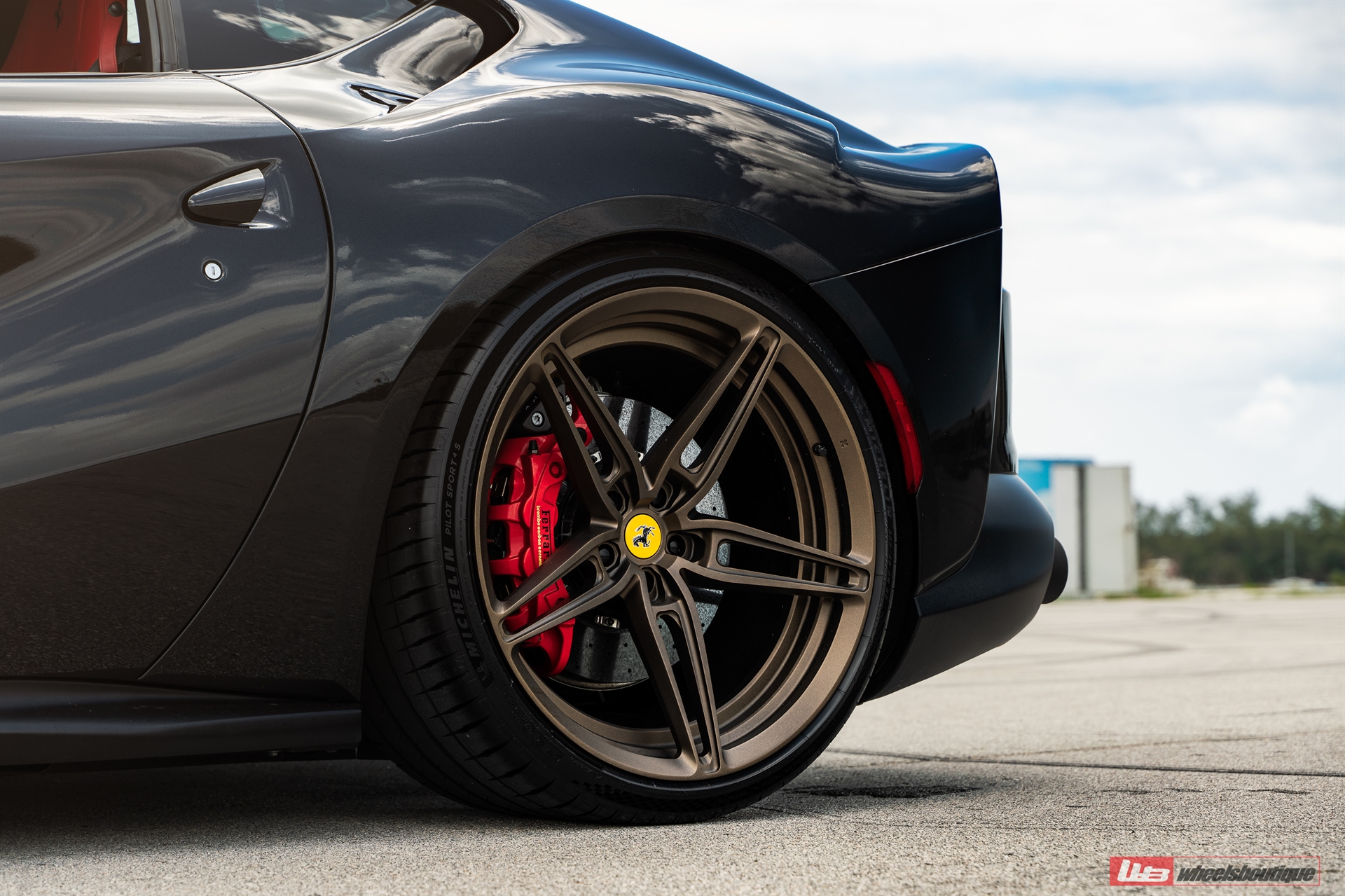 Ferrari 812 | Nero | on ANRKY AN27 | Satin Bronze