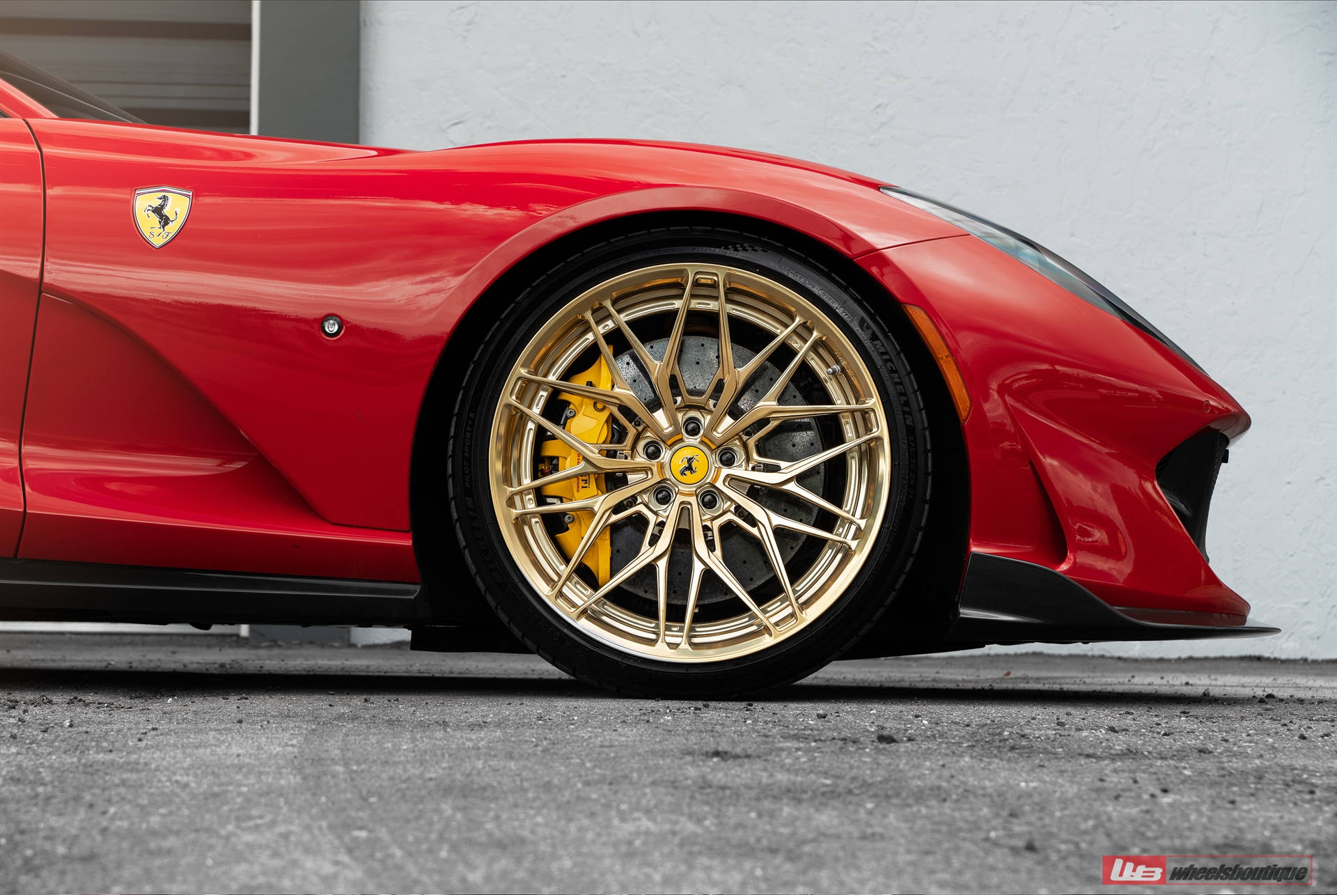 Ferrari 812 | Rosso Corsa | on ANRKY S2-X1 | Polished Gold