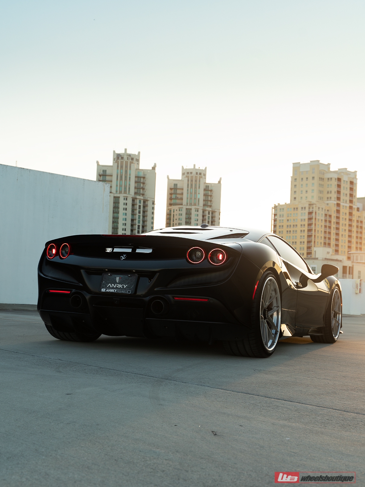 Ferrari F8 | Nero | ANRKY XR-301 | Satin White Gold