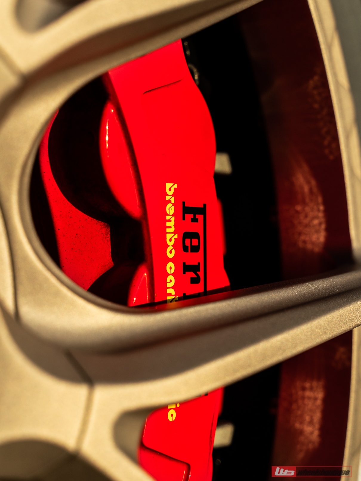 Ferrari F8 | Nero | ANRKY XR-301 | Satin White Gold