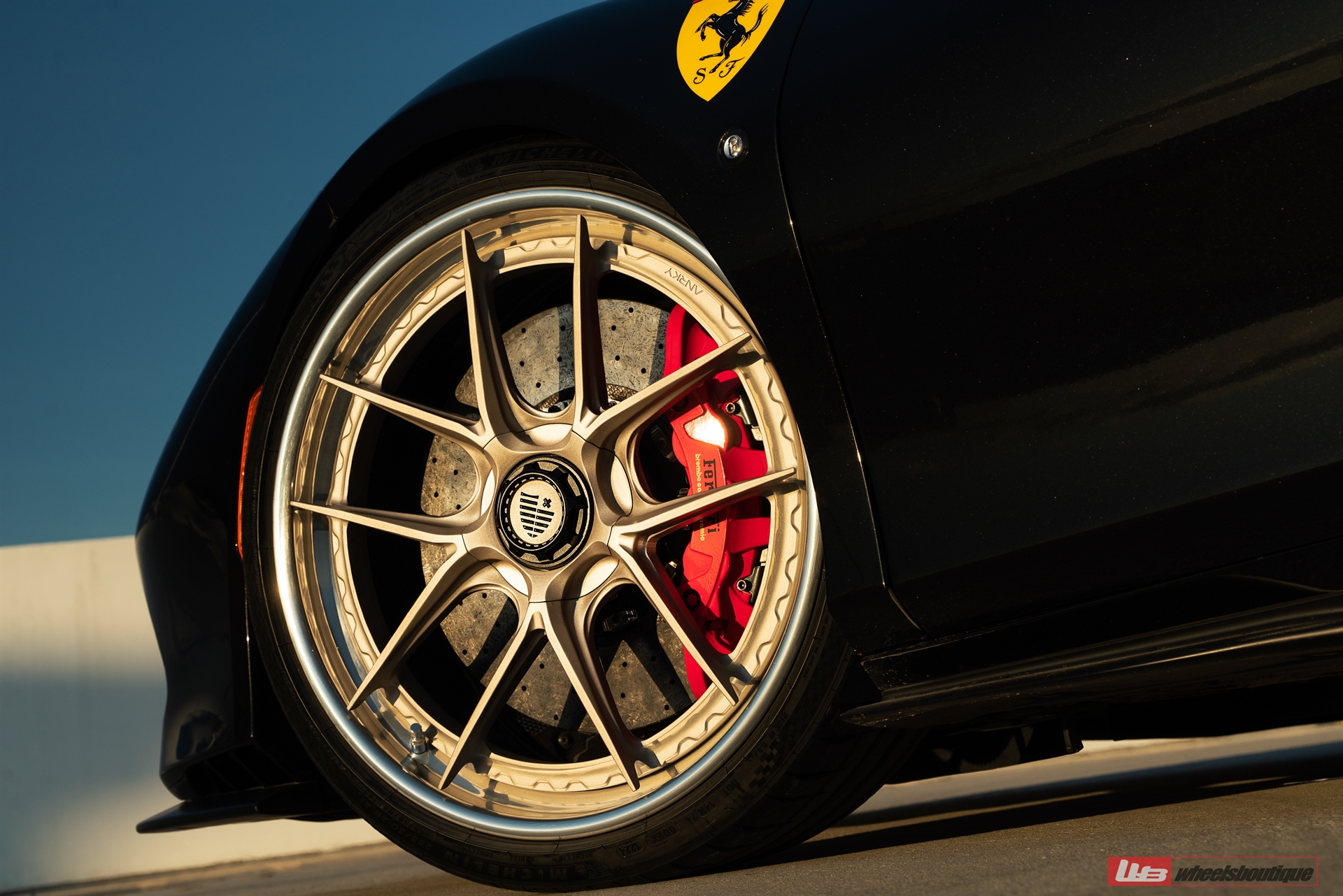 Ferrari F8 | Nero | ANRKY XR-301 | Satin White Gold