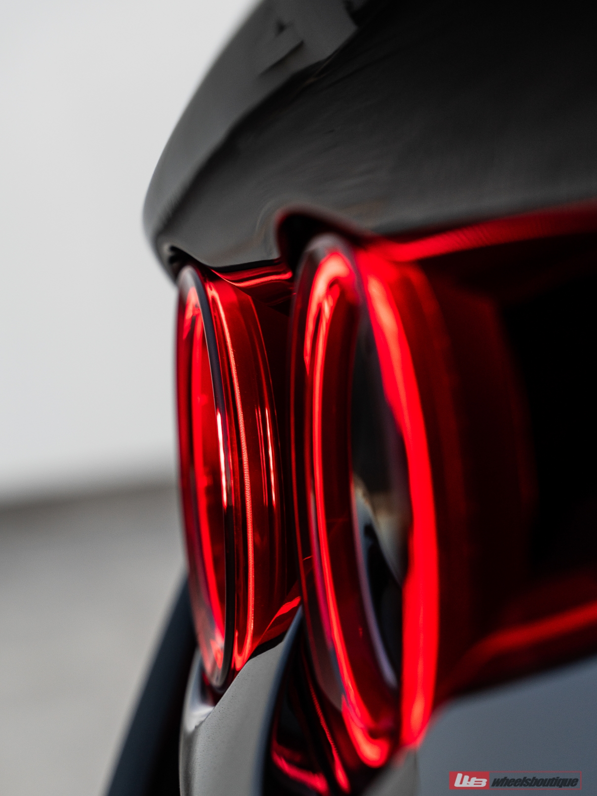 Ferrari F8 | Nero | ANRKY XR-301 | Satin White Gold