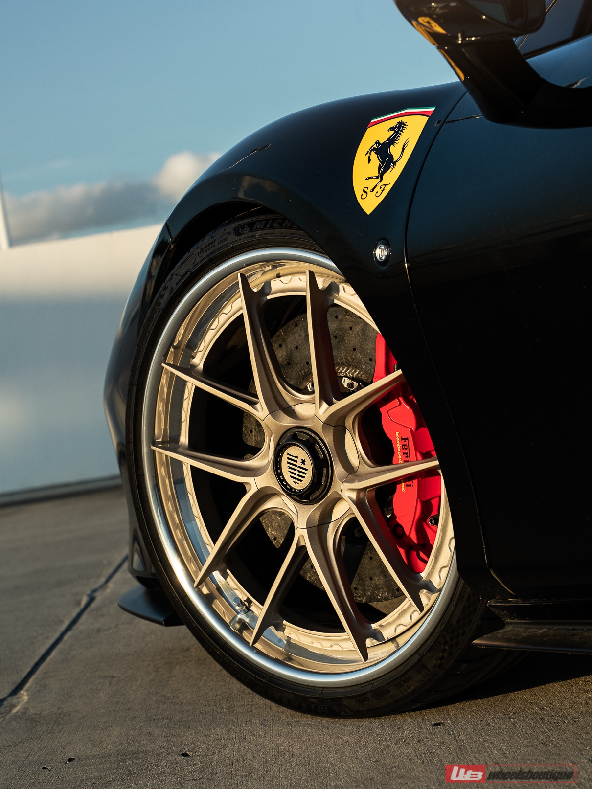 Ferrari F8 | Nero | ANRKY XR-301 | Satin White Gold