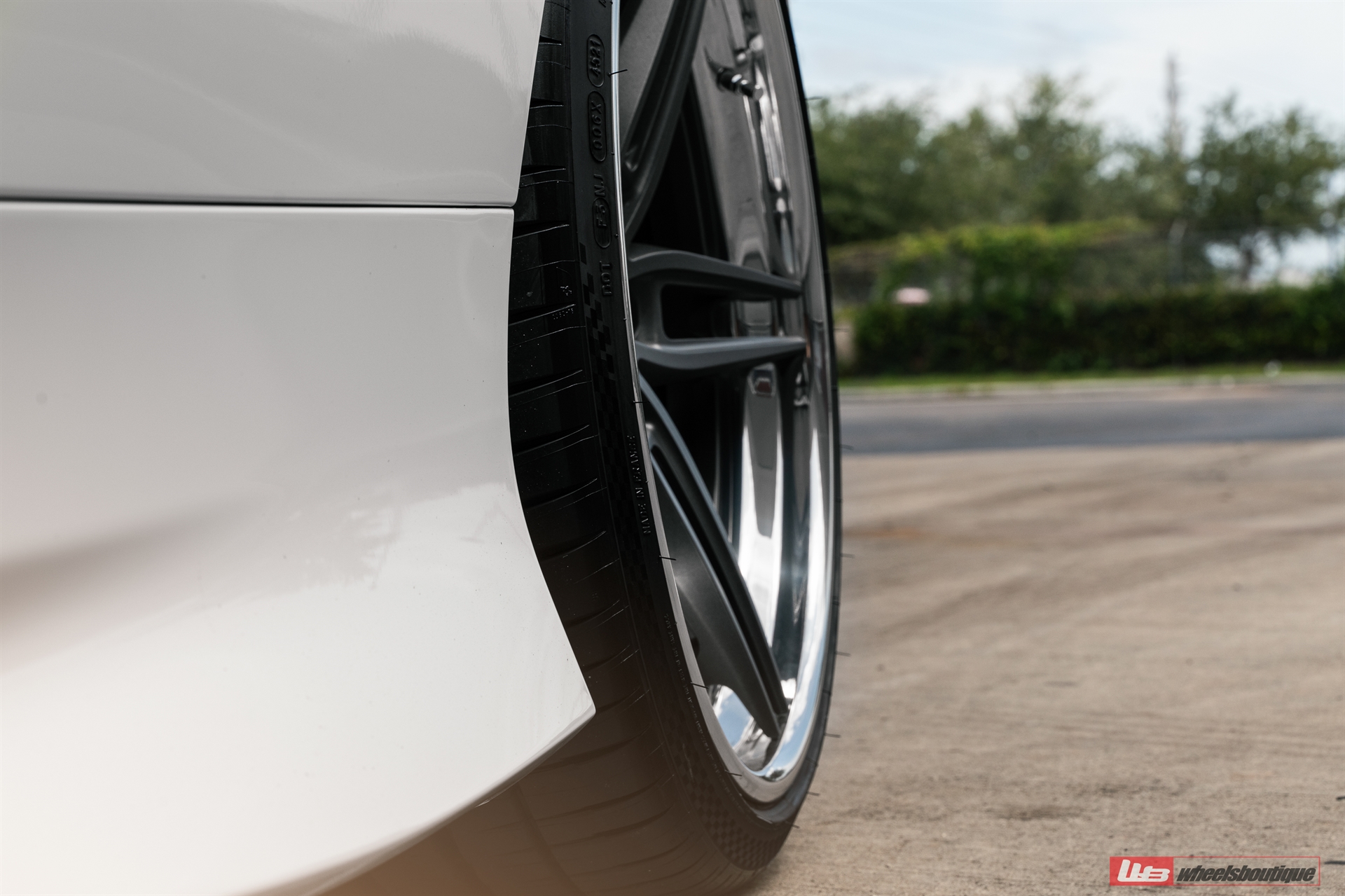 Ferrari F8 | Bianco Avus | on ANRKY AN37 | Satin Charcoal