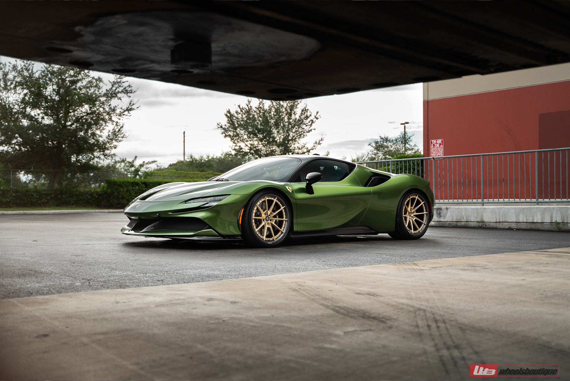 Ferrari SF90 | Python Green | on ANRKY AN38 | Frozen Polished Gold