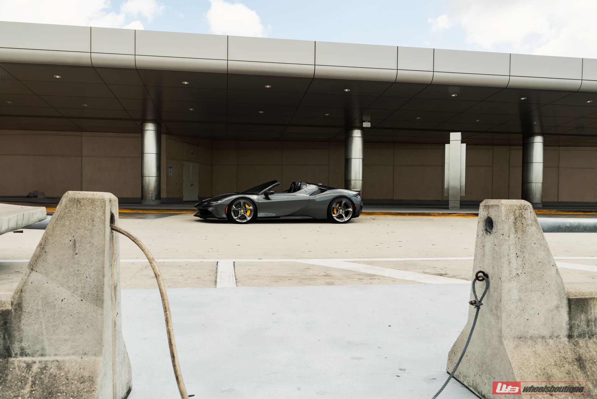 Ferrari SF90 Spider | Grigio Silverstone | on ANRKY XR-205 | Mirror Polished Smoke