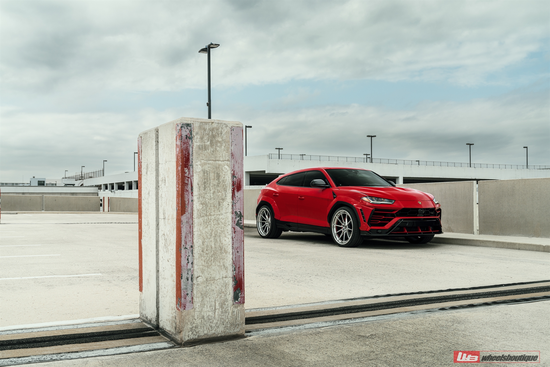 1016 Industries: Urus | | on ANRKY AN38 | Polished Clear