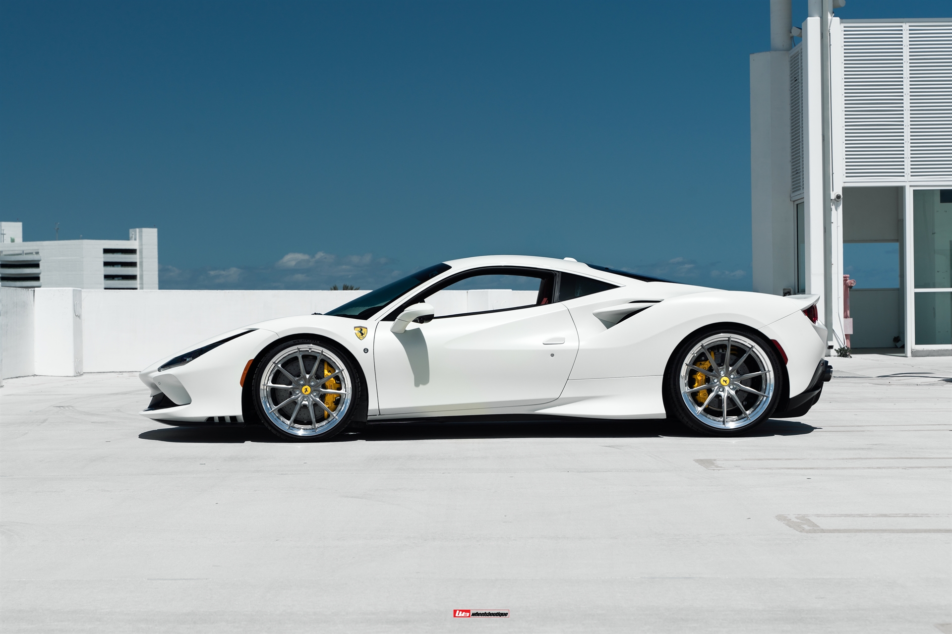Ferrari F8 | Bianco Avus | HRE S104SC | Frozen Dark Clear