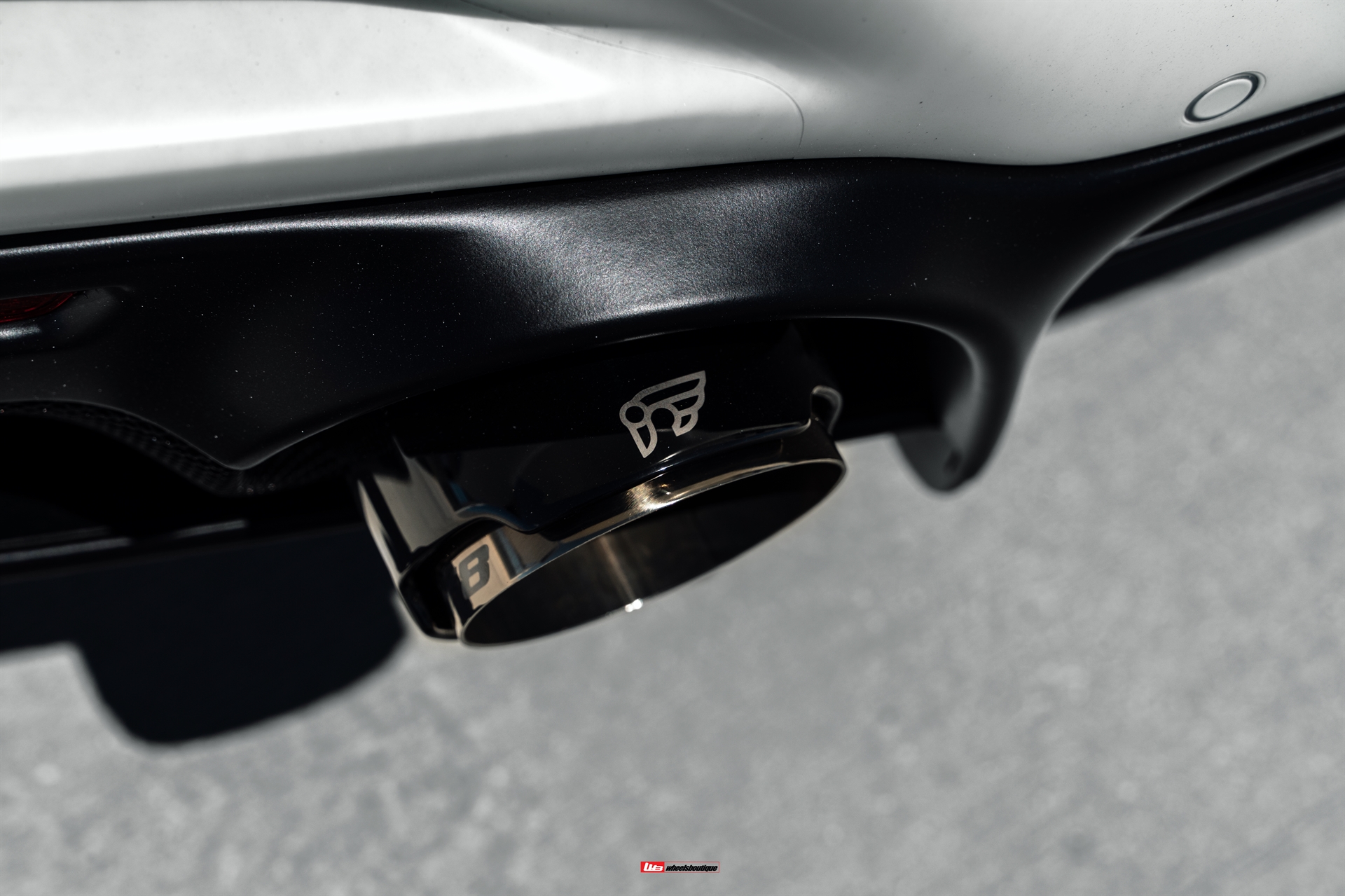 Ferrari F8 | Bianco Avus | HRE S104SC | Frozen Dark Clear