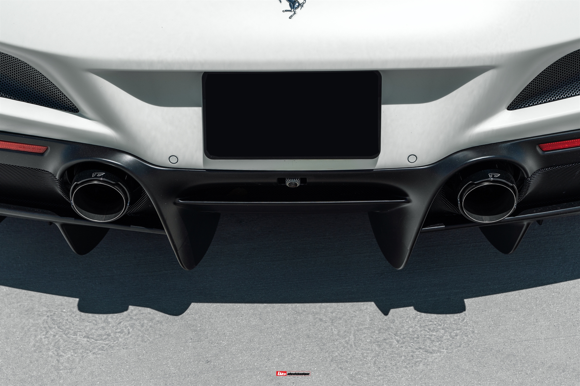 Ferrari F8 | Bianco Avus | HRE S104SC | Frozen Dark Clear