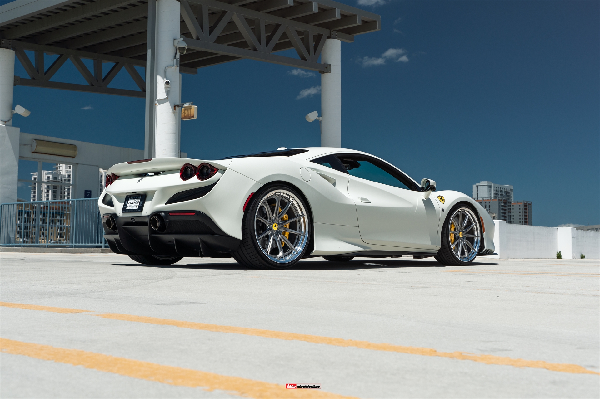 Ferrari F8 | Bianco Avus | HRE S104SC | Frozen Dark Clear