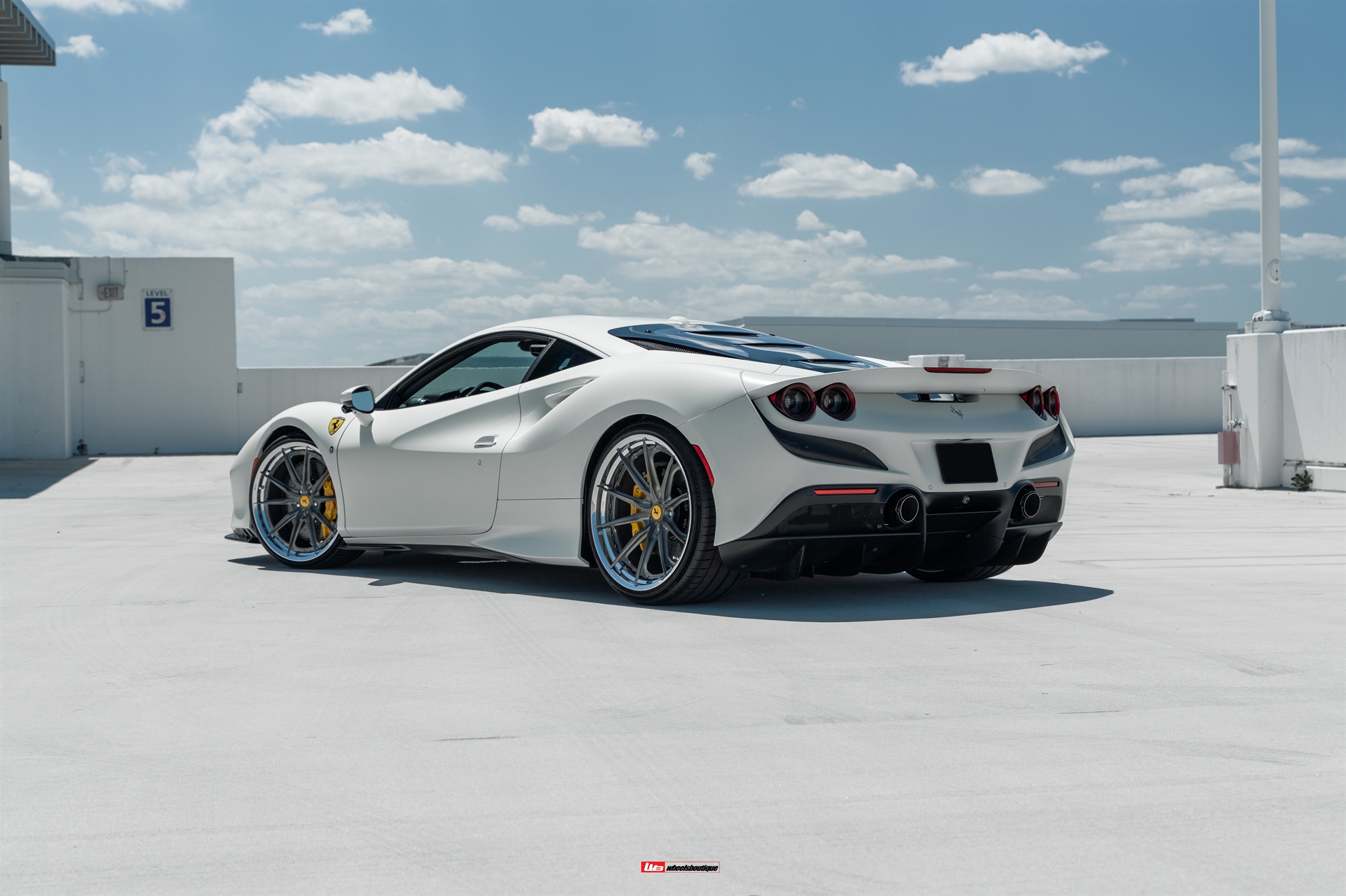 Ferrari F8 | Bianco Avus | HRE S104SC | Frozen Dark Clear