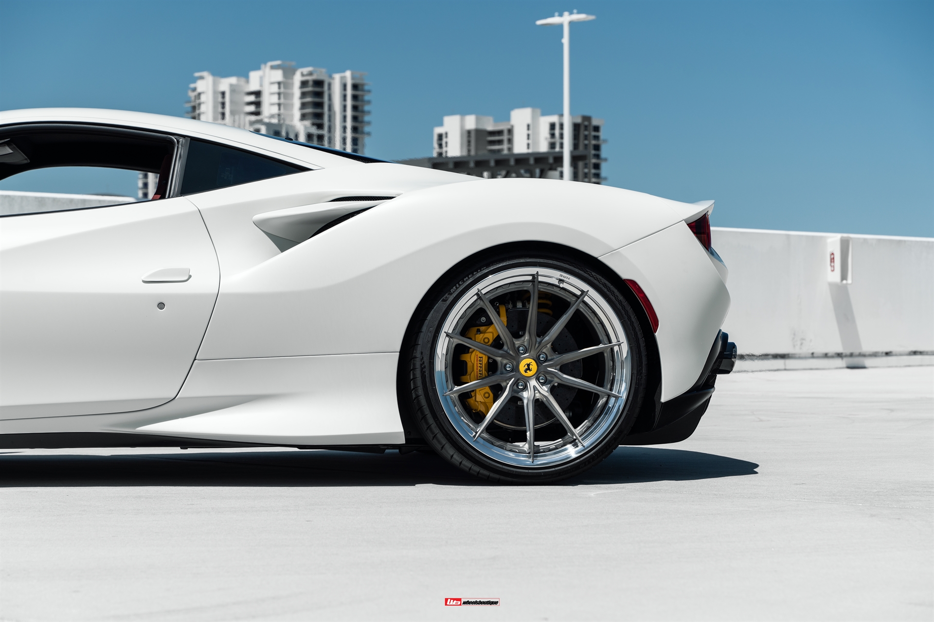 Ferrari F8 | Bianco Avus | HRE S104SC | Frozen Dark Clear
