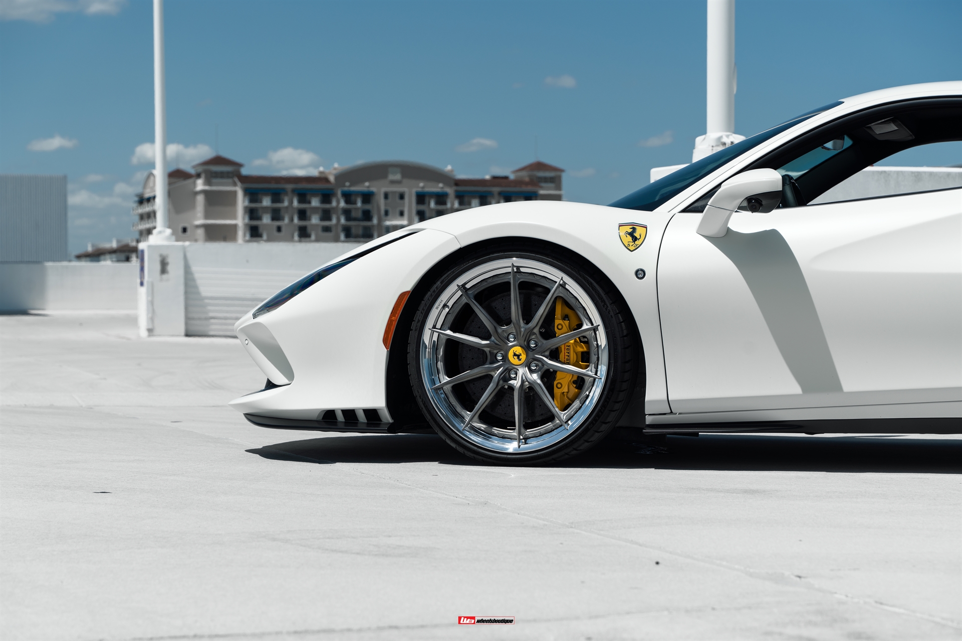 Ferrari F8 | Bianco Avus | HRE S104SC | Frozen Dark Clear