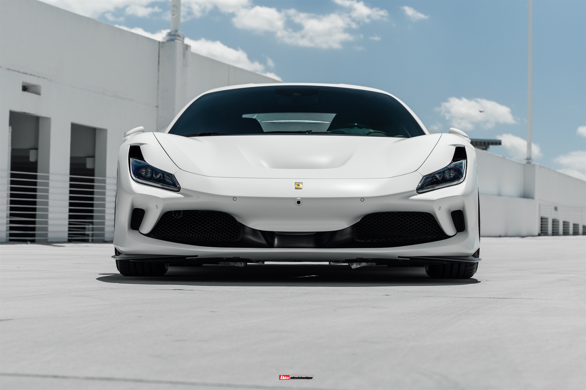 Ferrari F8 | Bianco Avus | HRE S104SC | Frozen Dark Clear