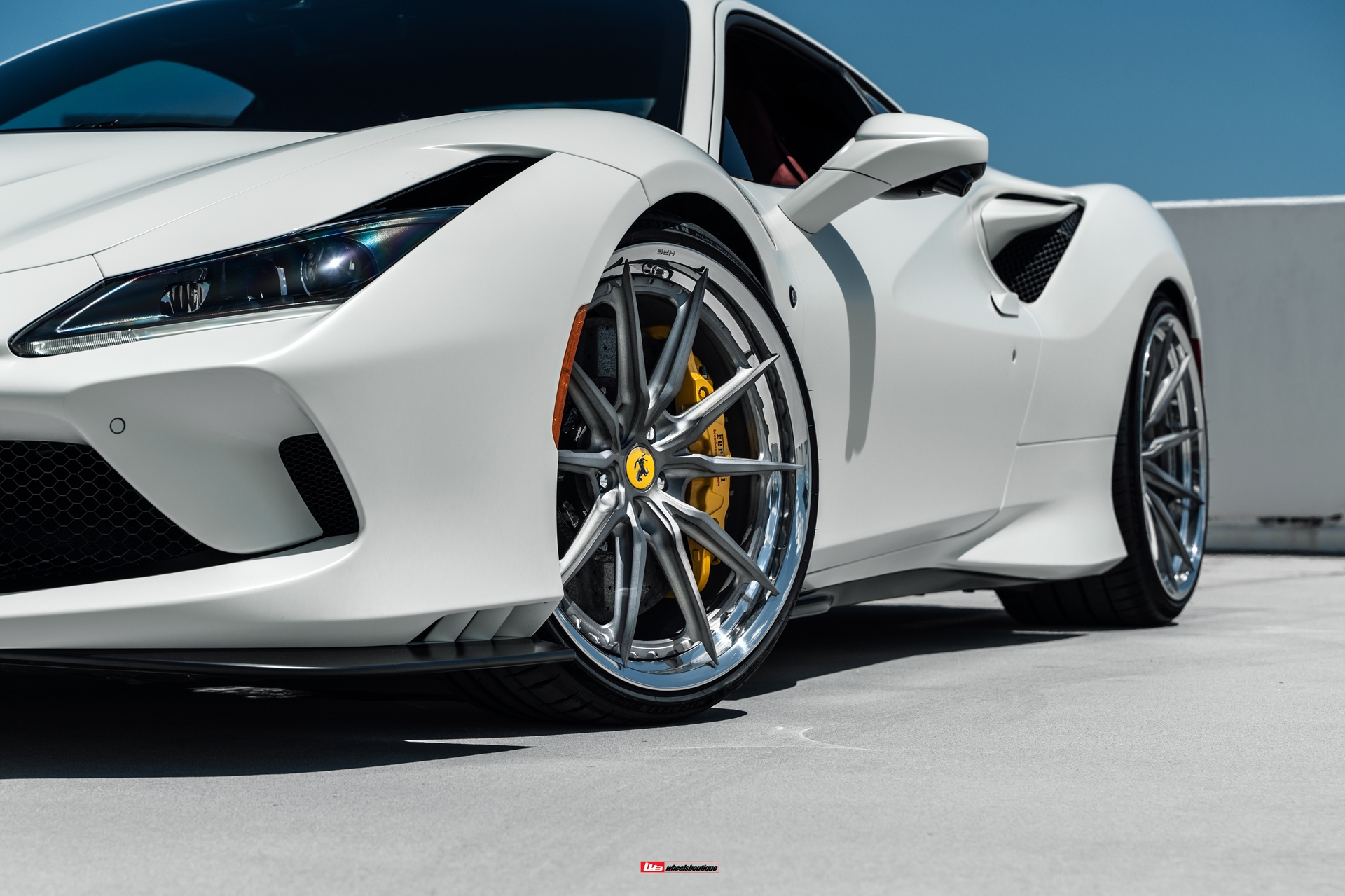 Ferrari F8 | Bianco Avus | HRE S104SC | Frozen Dark Clear