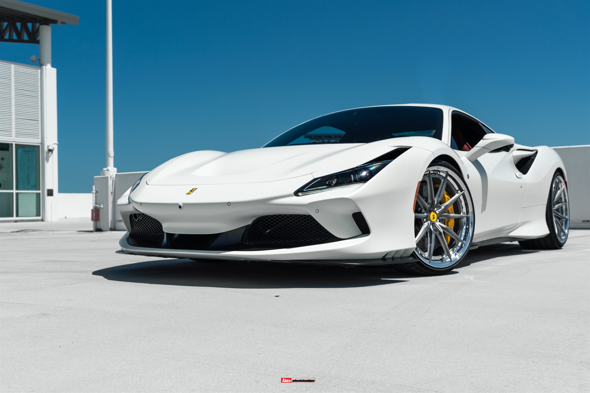 Ferrari F8 | Bianco Avus | HRE S104SC | Frozen Dark Clear