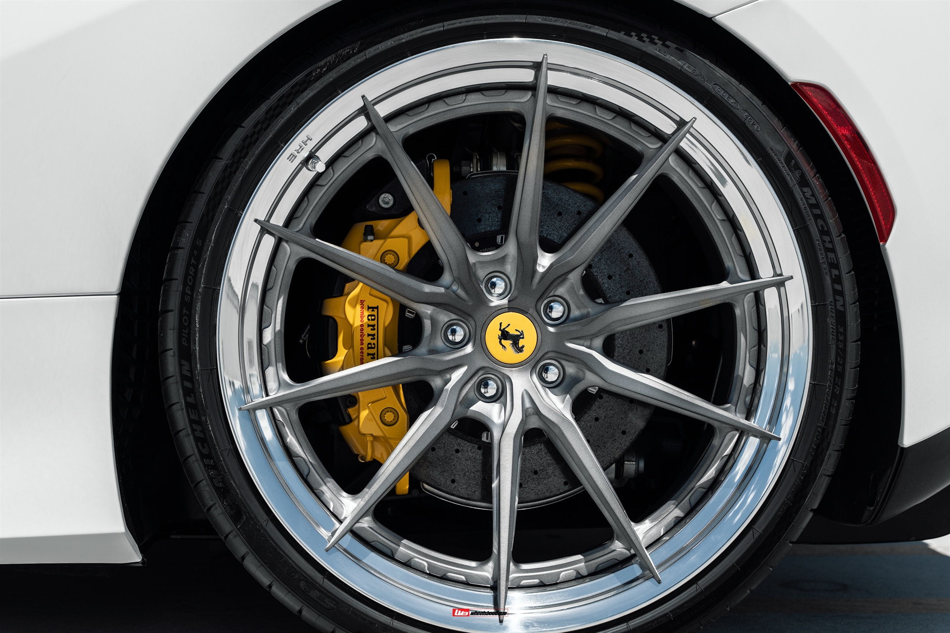 Ferrari F8 | Bianco Avus | HRE S104SC | Frozen Dark Clear