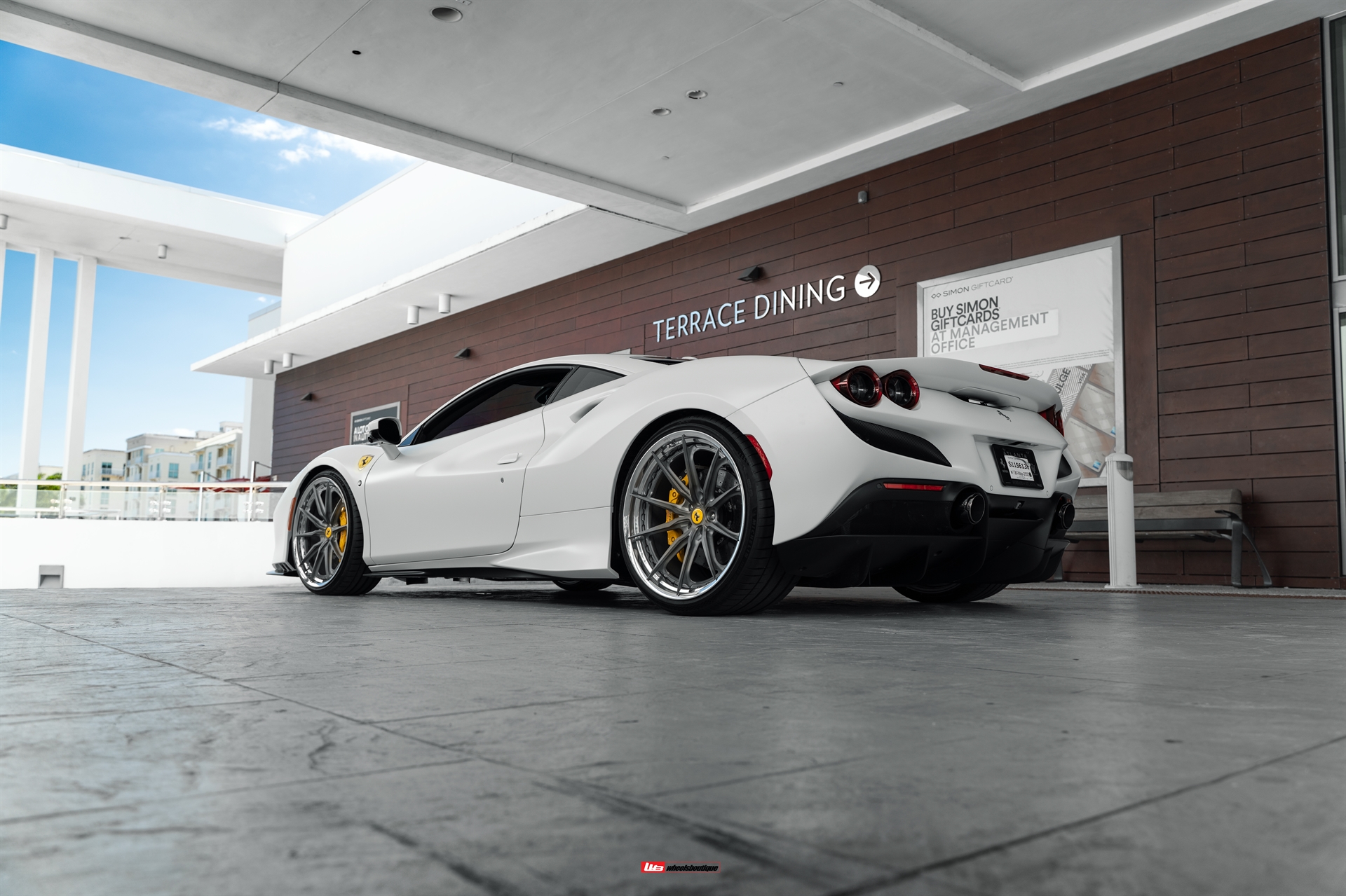 Ferrari F8 | Bianco Avus | HRE S104SC | Frozen Dark Clear