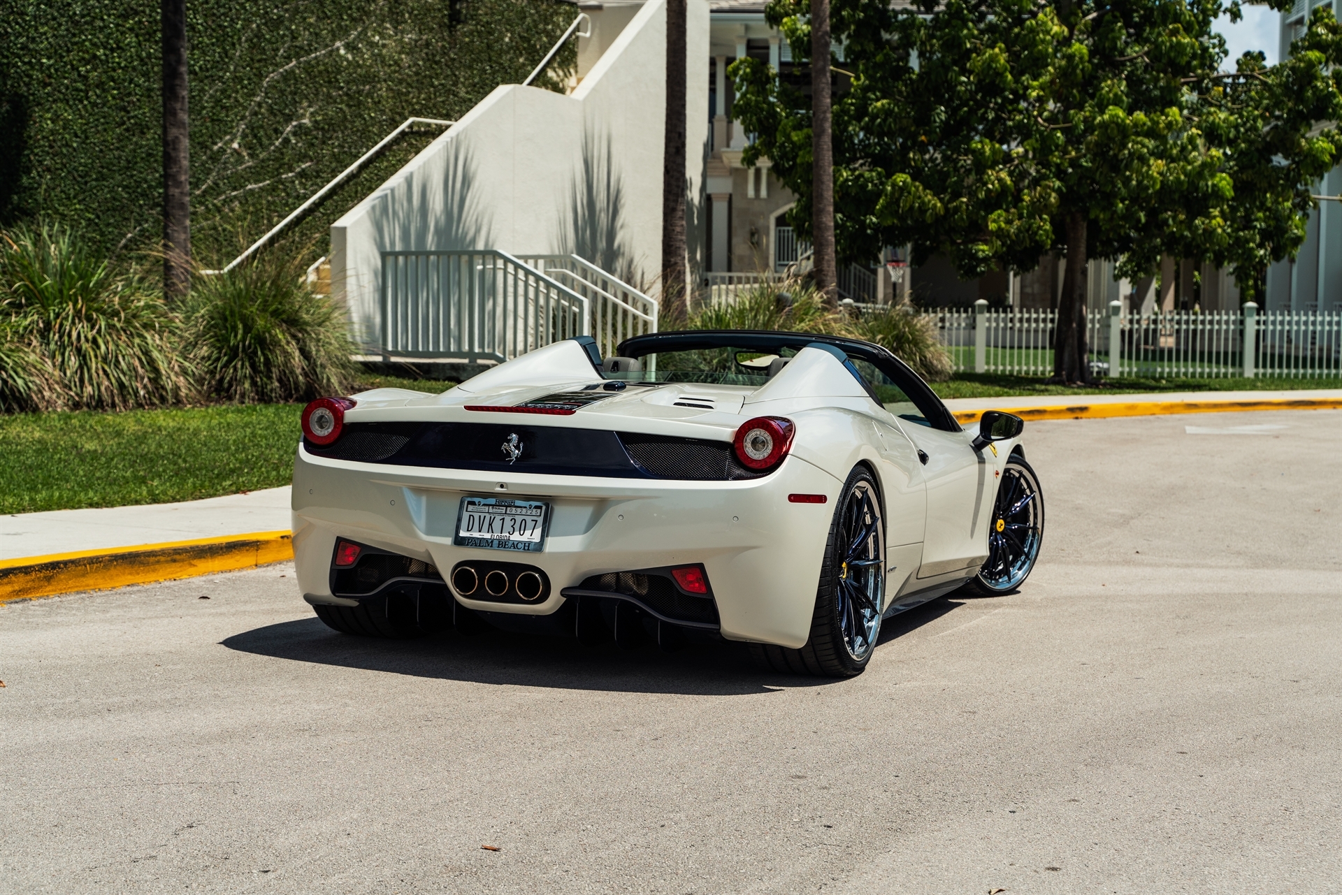 Ferrari 458 | Bianco Fuji | on HRE S104SC | Custom PPG Blue