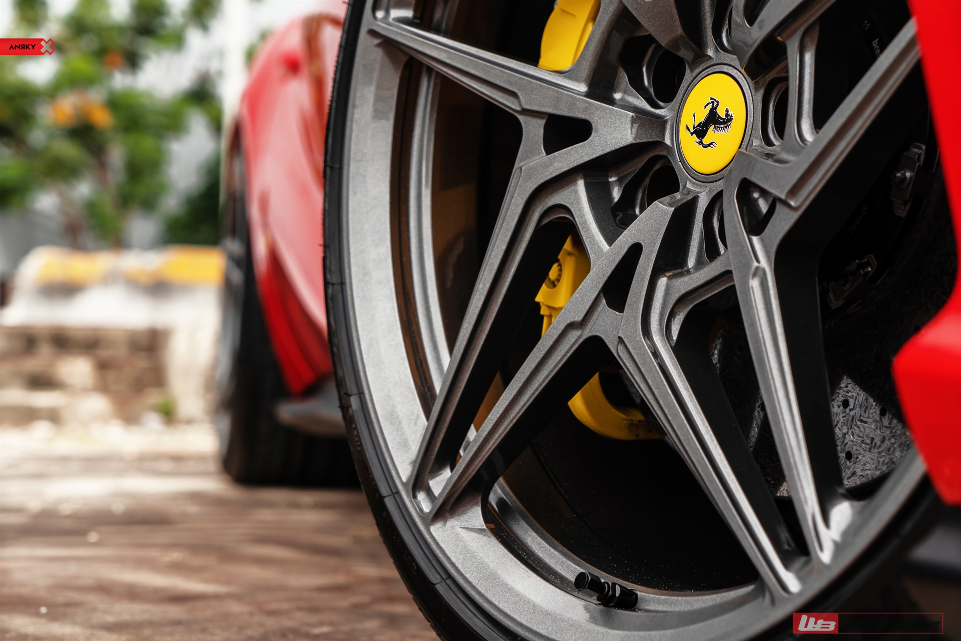 Ferrari 812 | Rosso Corsa | on ANRKY S1-X3 | Gloss Charcoal