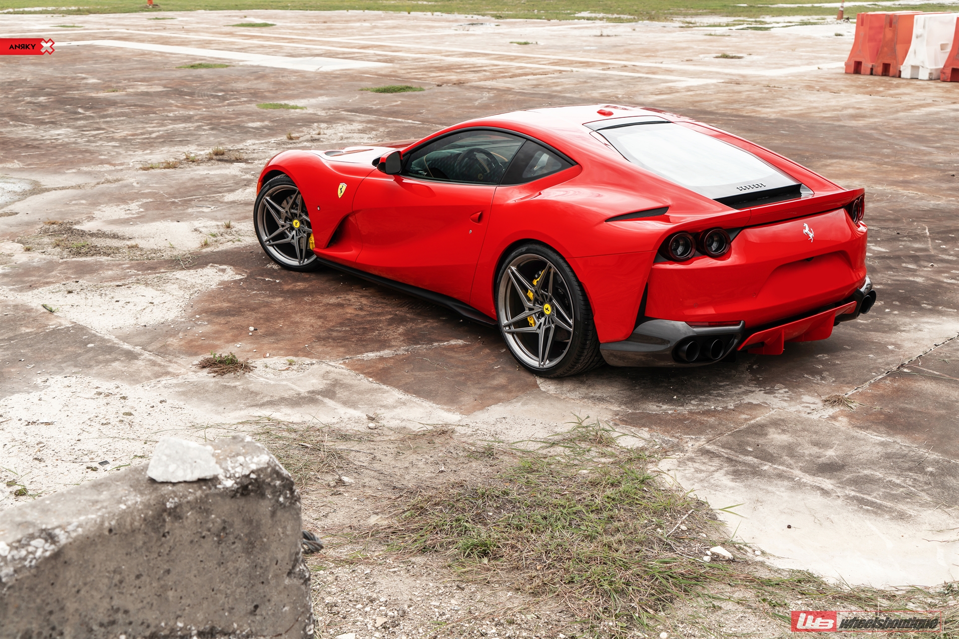 Ferrari 812 | Rosso Corsa | on ANRKY S1-X3 | Gloss Charcoal