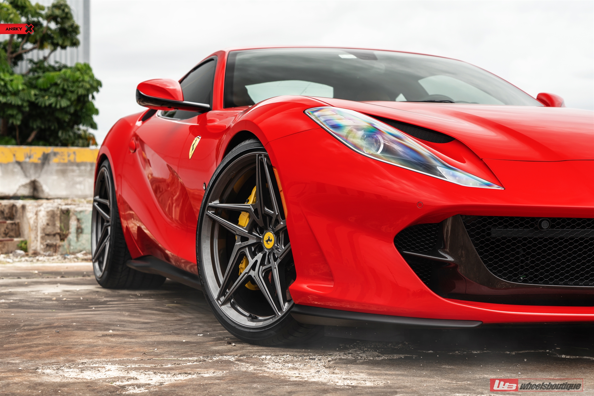 Ferrari 812 | Rosso Corsa | on ANRKY S1-X3 | Gloss Charcoal