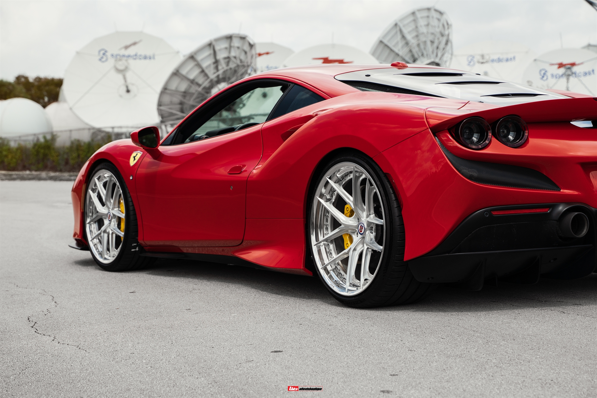 Ferrari F8 | Rosso Corsa | on HRE S101SC | Brushed Clear