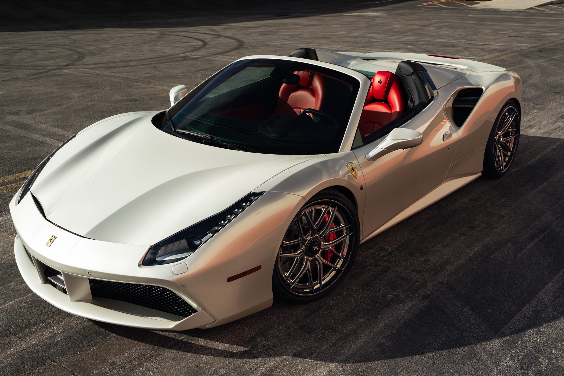 Ferrari 488 Spider | Bianco Avus | on 1886 XR004 | Frozen Polished Liquid Smoke