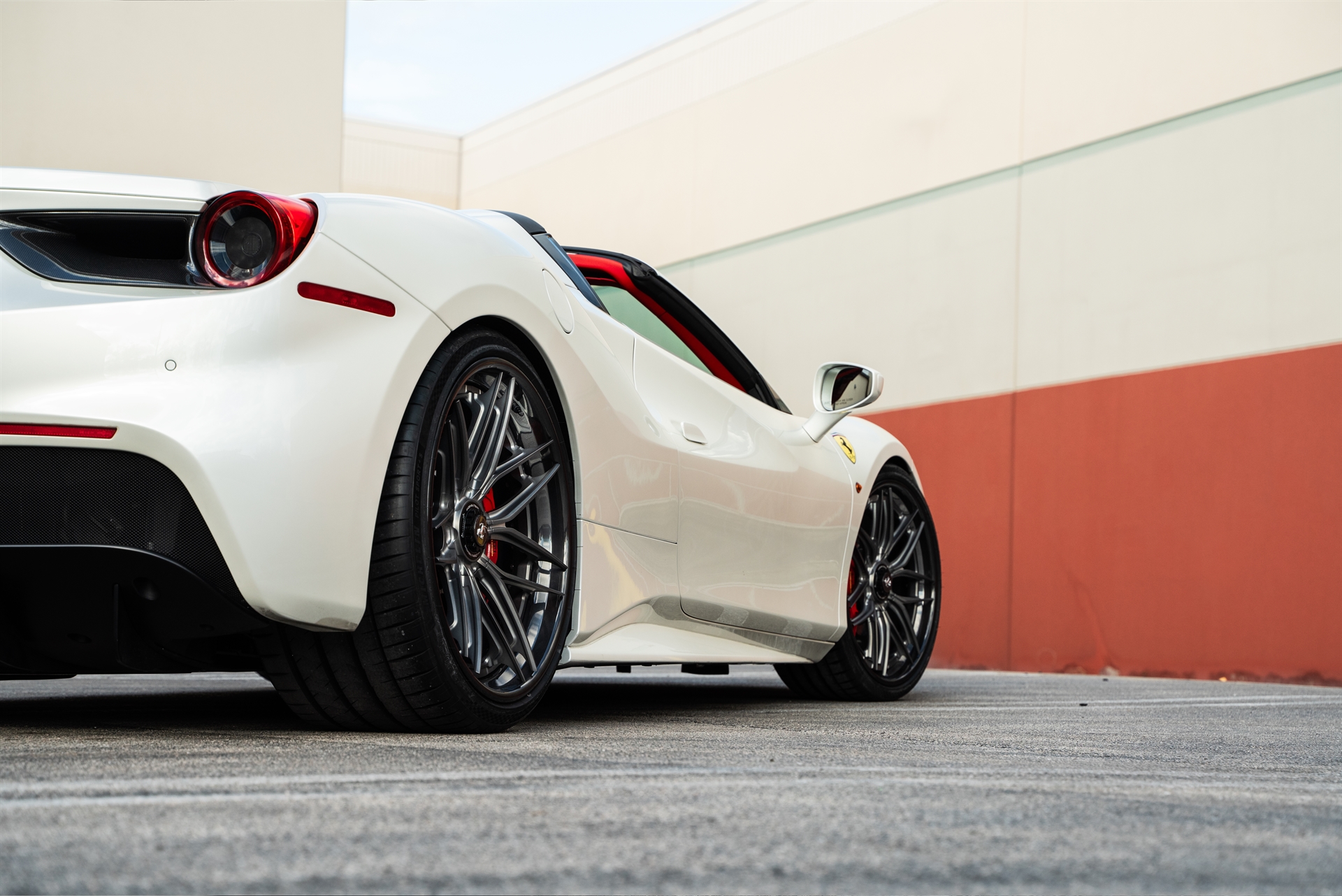 Ferrari 488 Spider | Bianco Avus | on 1886 XR004 | Frozen Polished Liquid Smoke