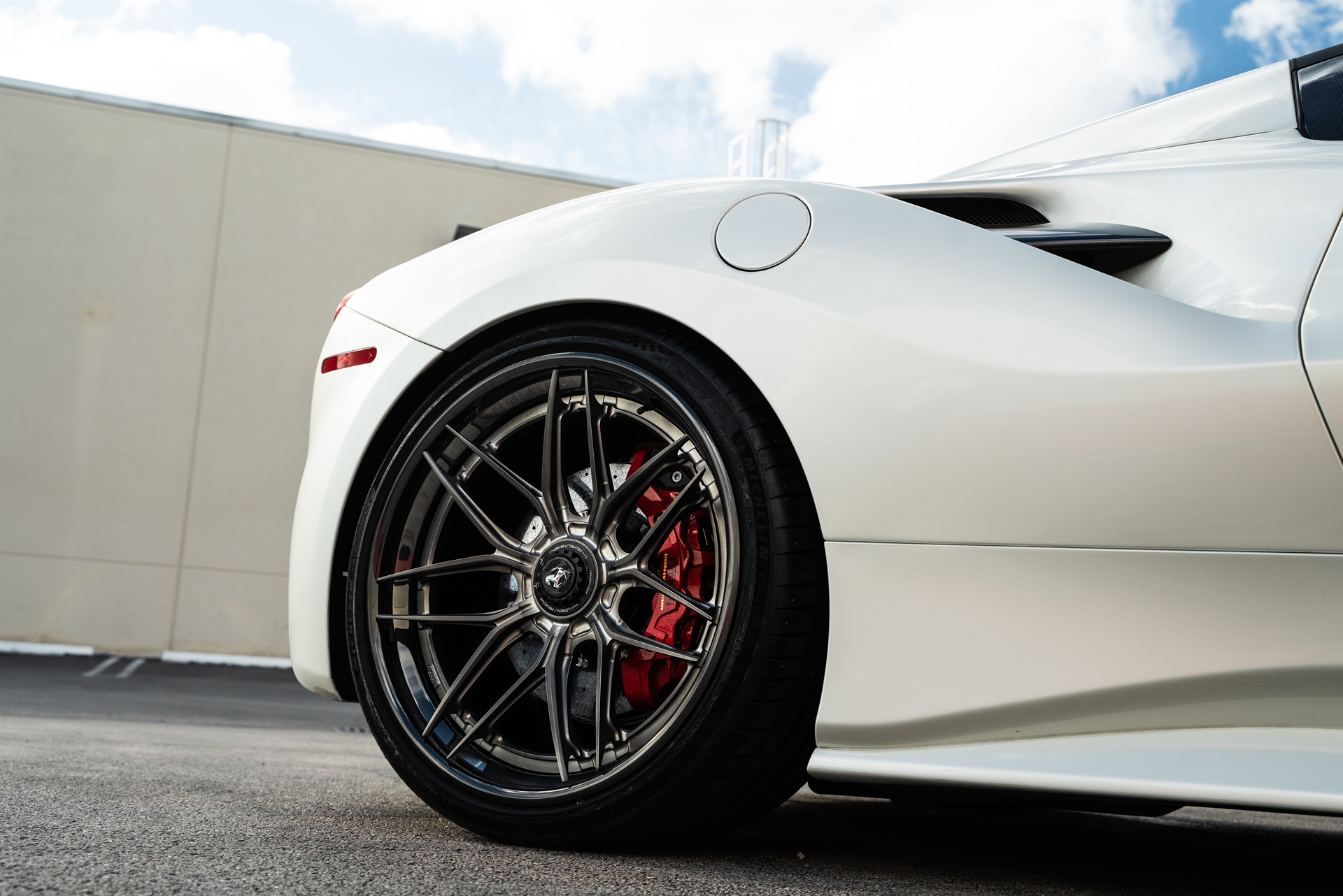 Ferrari 488 Spider | Bianco Avus | on 1886 XR004 | Frozen Polished Liquid Smoke