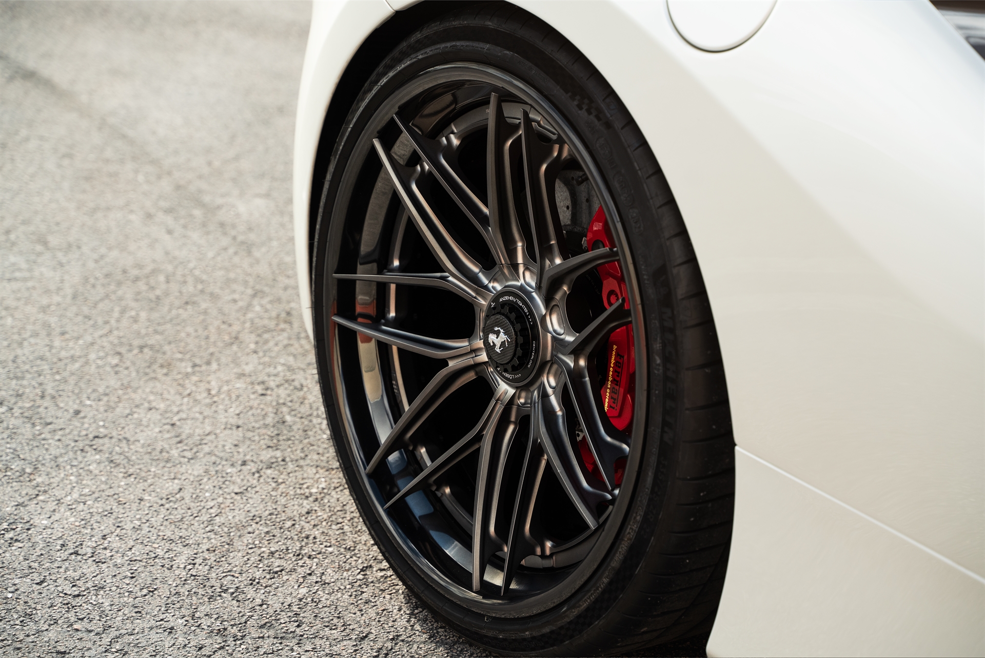 Ferrari 488 Spider | Bianco Avus | on 1886 XR004 | Frozen Polished Liquid Smoke
