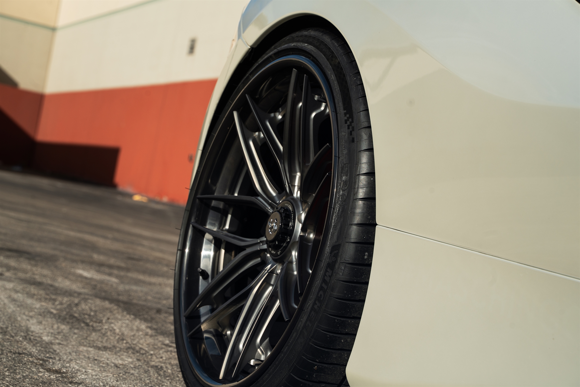 Ferrari 488 Spider | Bianco Avus | on 1886 XR004 | Frozen Polished Liquid Smoke