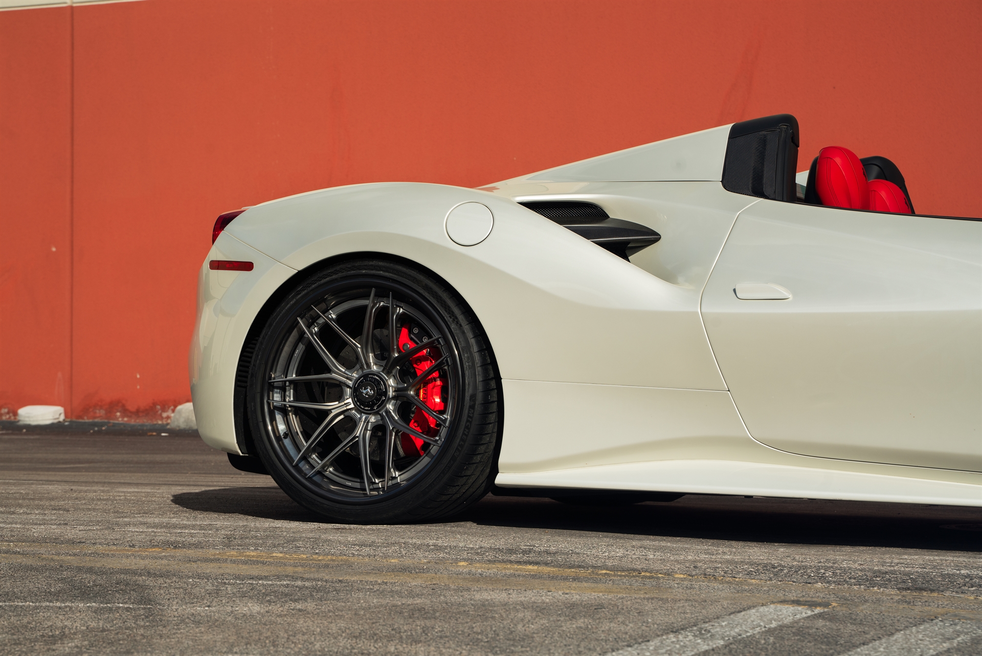 Ferrari 488 Spider | Bianco Avus | on 1886 XR004 | Frozen Polished Liquid Smoke