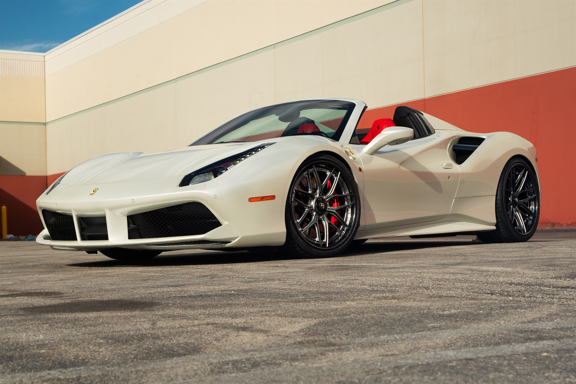 Ferrari 488 Spider | Bianco Avus | on 1886 XR004 | Frozen Polished Liquid Smoke