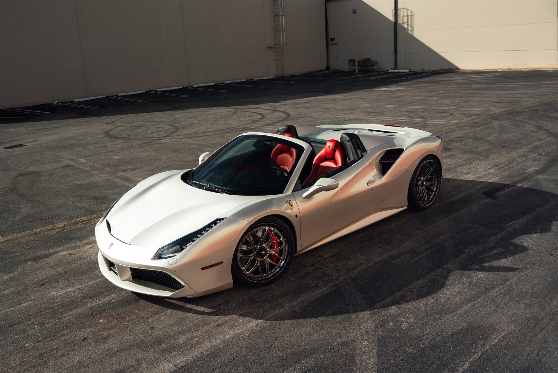 Ferrari 488 Spider | Bianco Avus | on 1886 XR004 | Frozen Polished Liquid Smoke