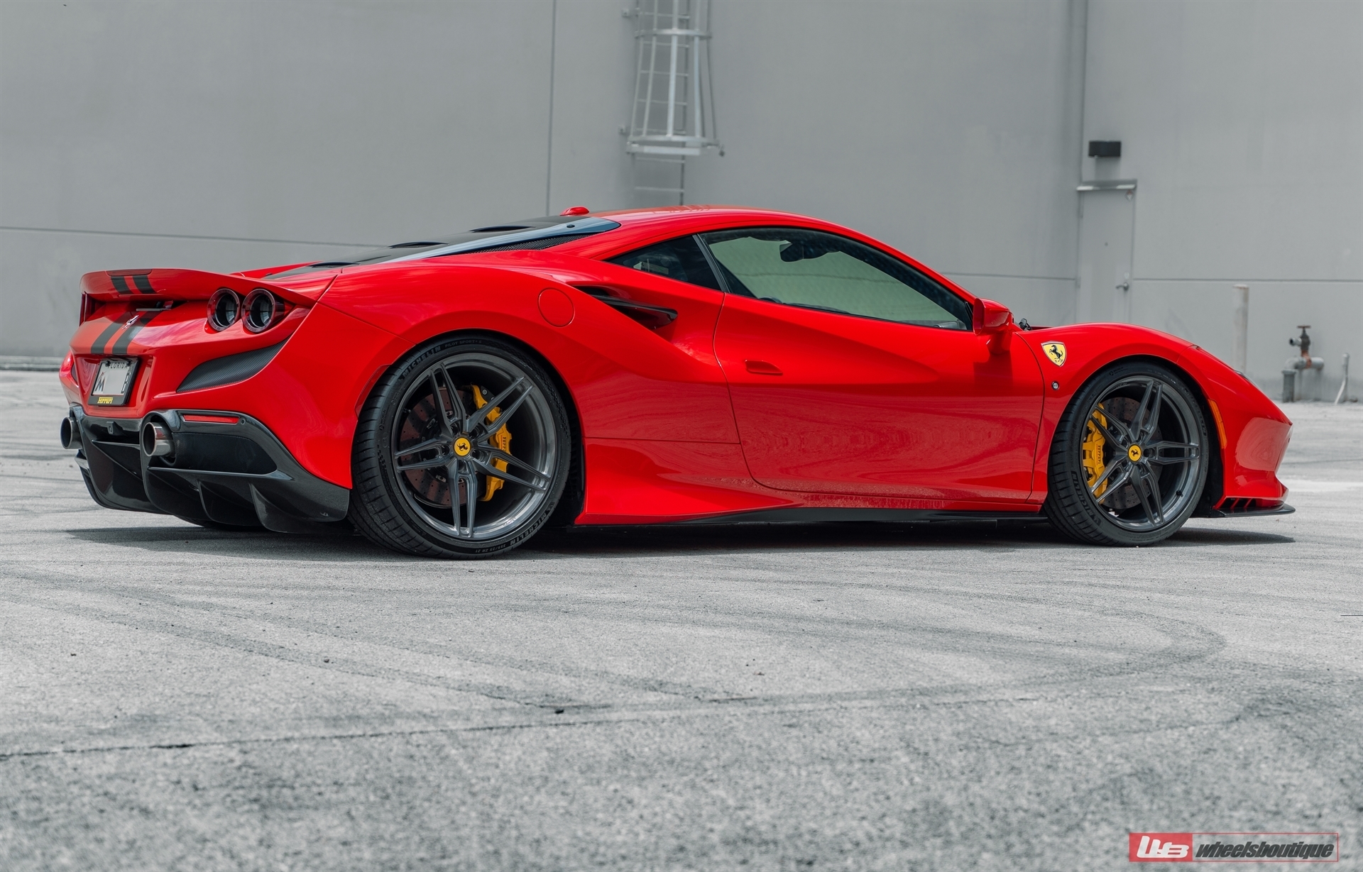 Novitec F8 | Rosso Corsa | on ANRKY AN17 | Mirror Polished Smoked