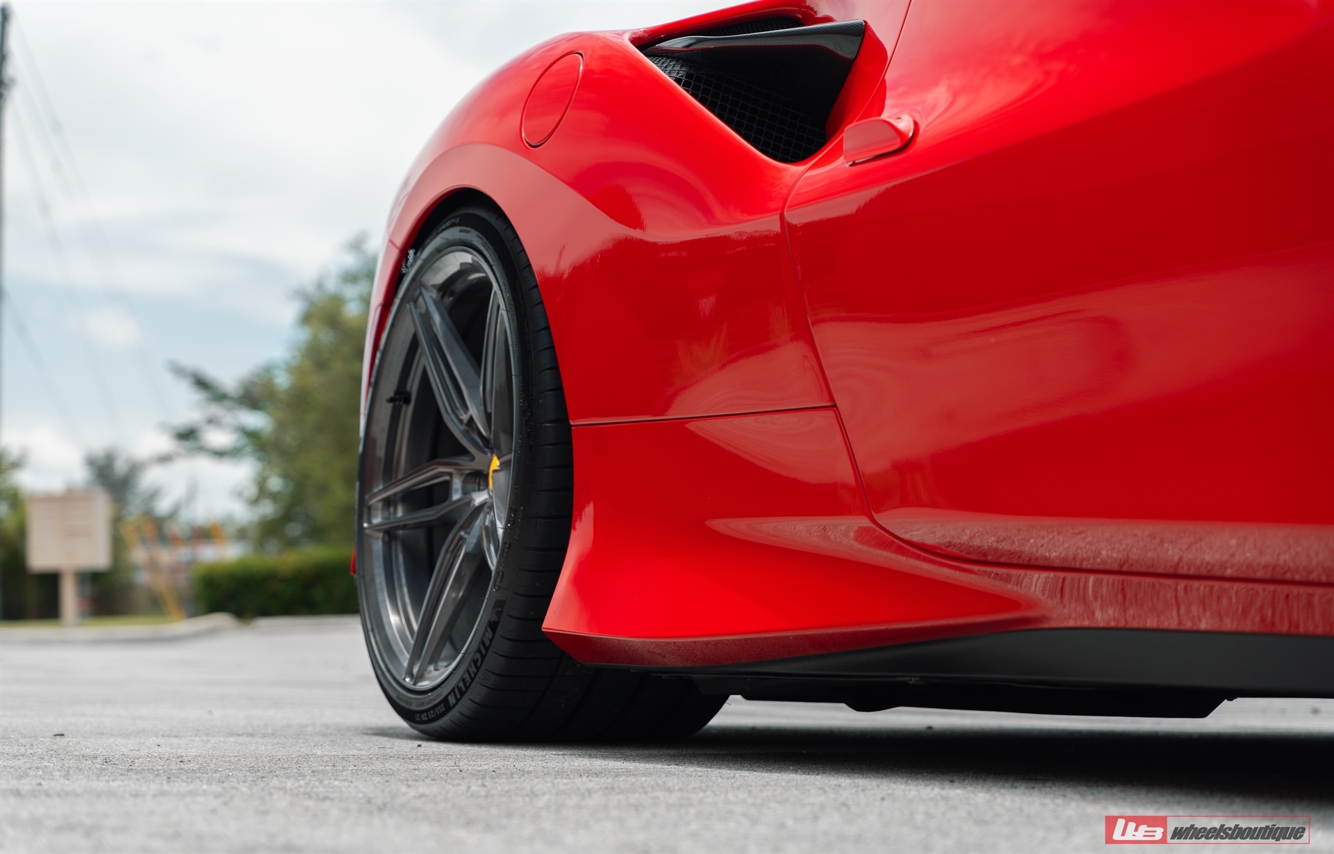 Novitec F8 | Rosso Corsa | on ANRKY AN17 | Mirror Polished Smoked