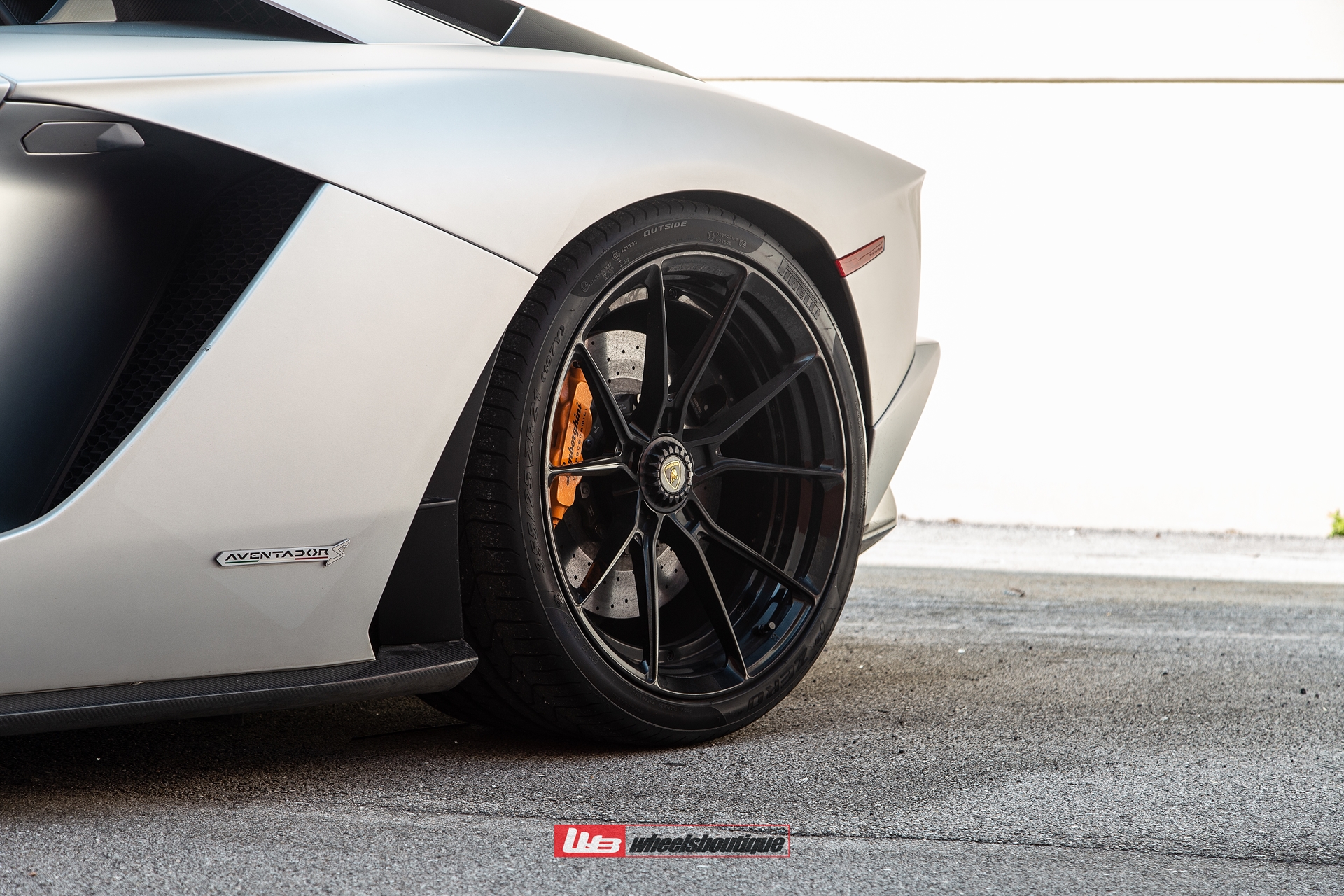 Lamborghini Aventador S | | on ANRKY AN22 | Gloss Black