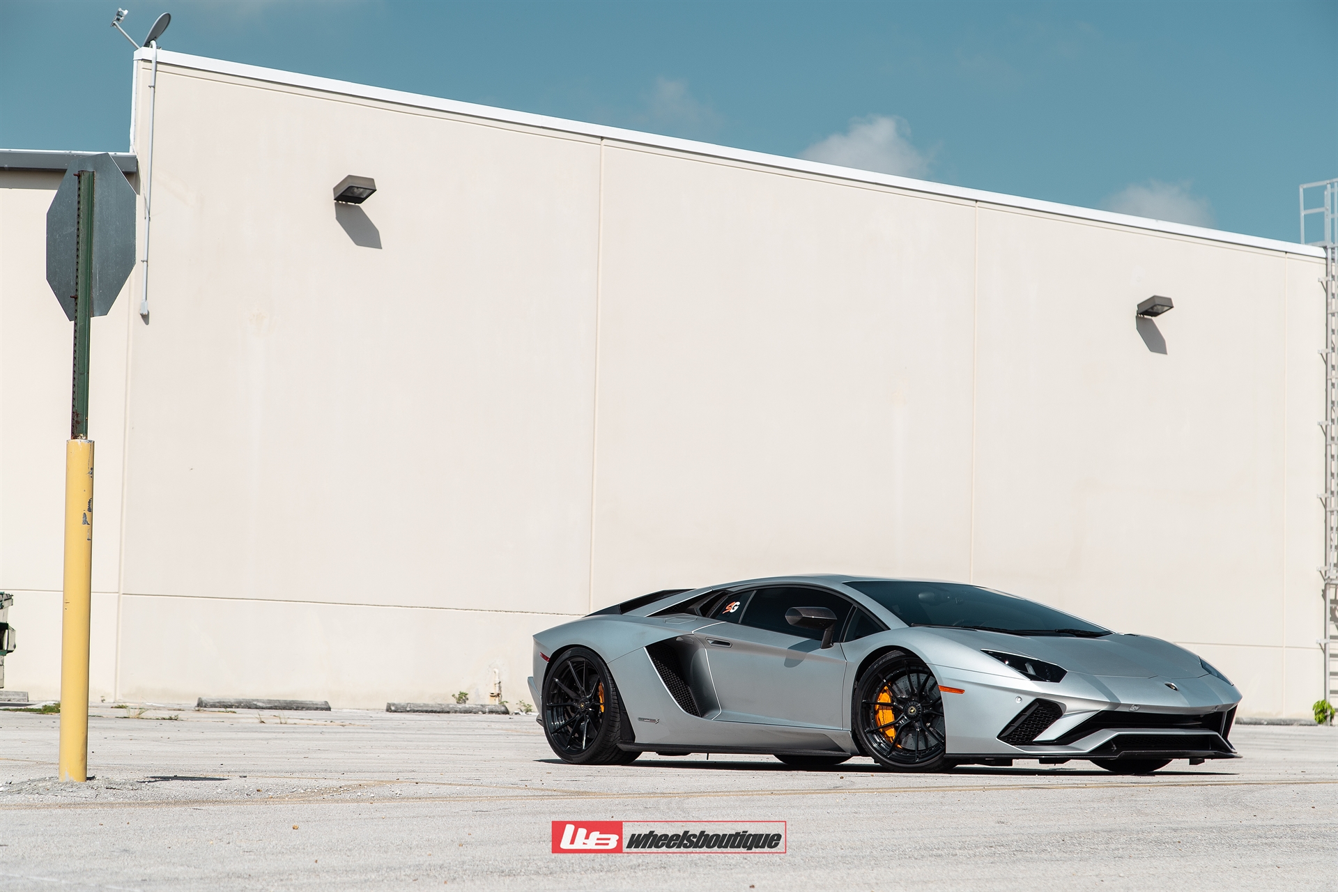 Lamborghini Aventador S | | on ANRKY AN22 | Gloss Black