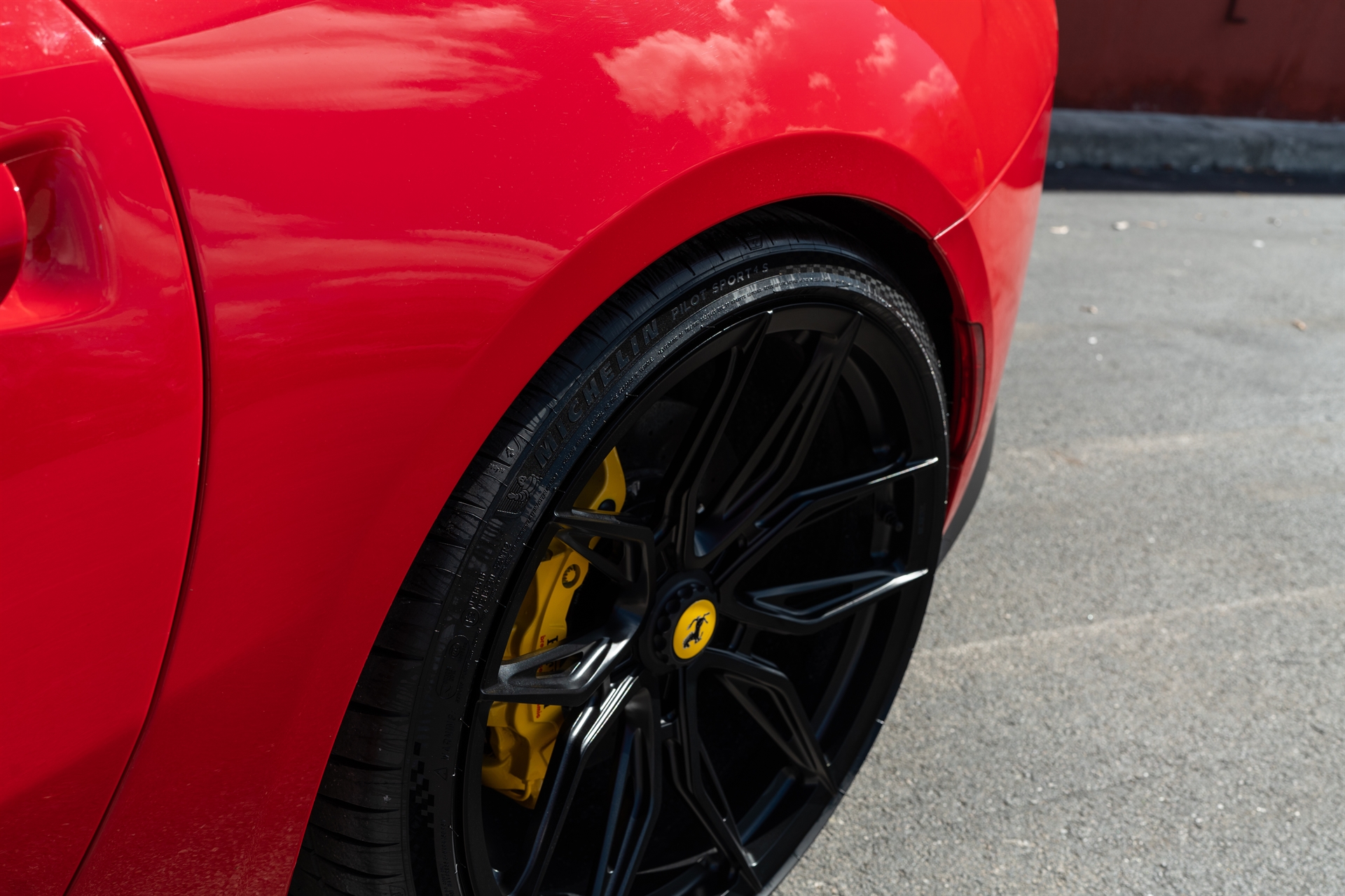 Ferrari 812 GTS | Rosso Corsa | on Novitec NF11 | Satin Black
