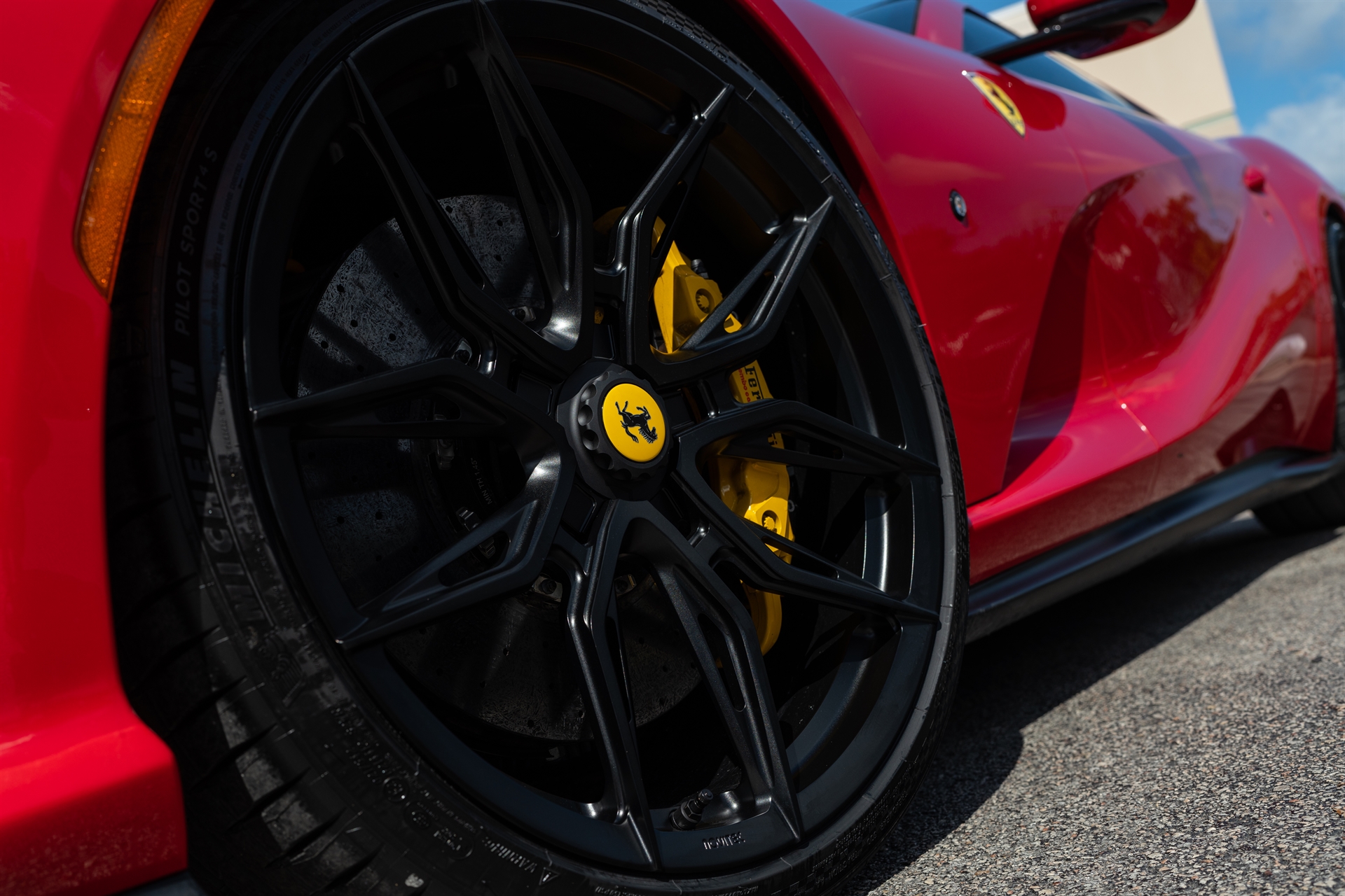 Ferrari 812 GTS | Rosso Corsa | on Novitec NF11 | Satin Black