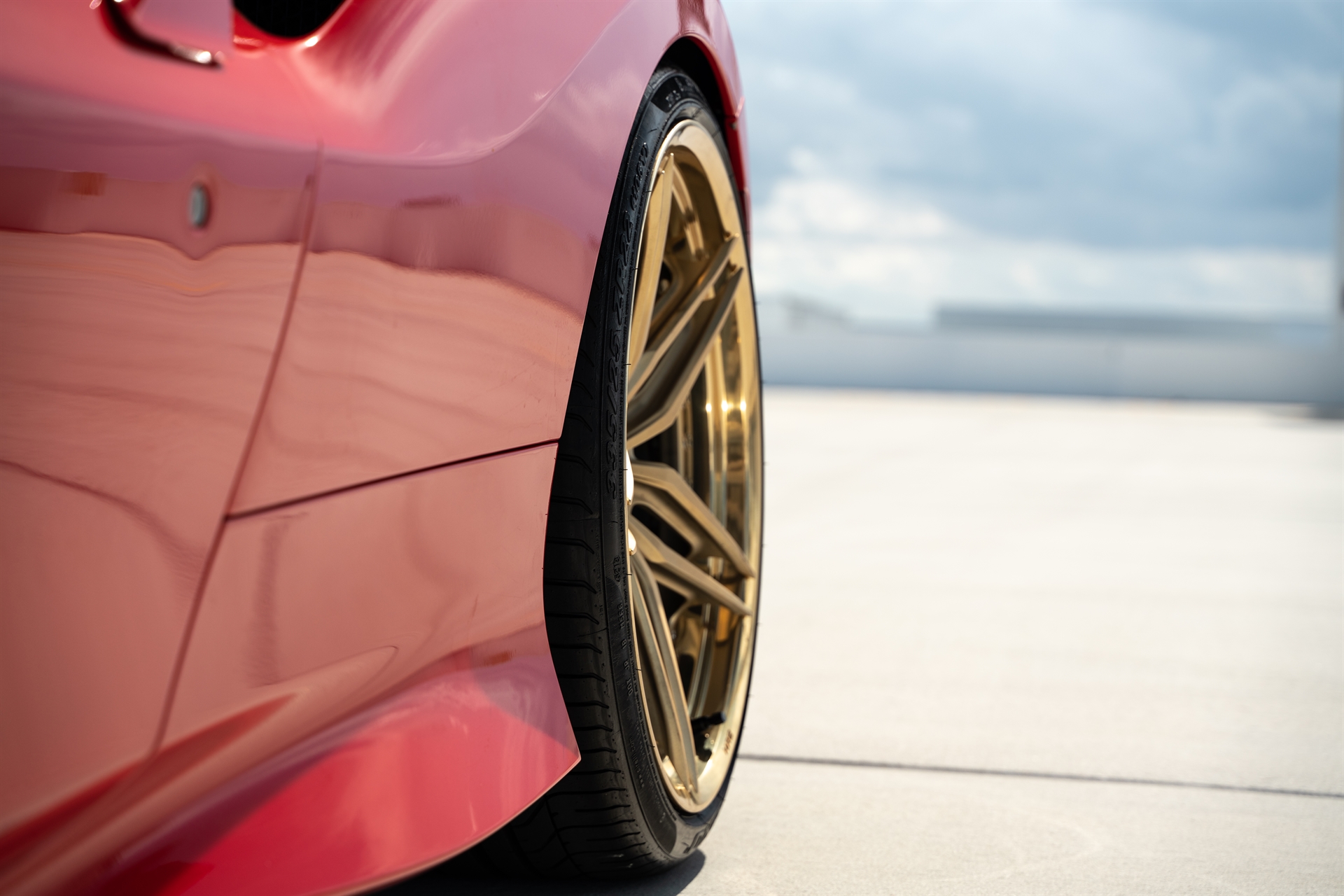 Ferrari F8 | Rosso Corsa | on HRE S107SC | Frozen Polished Gold