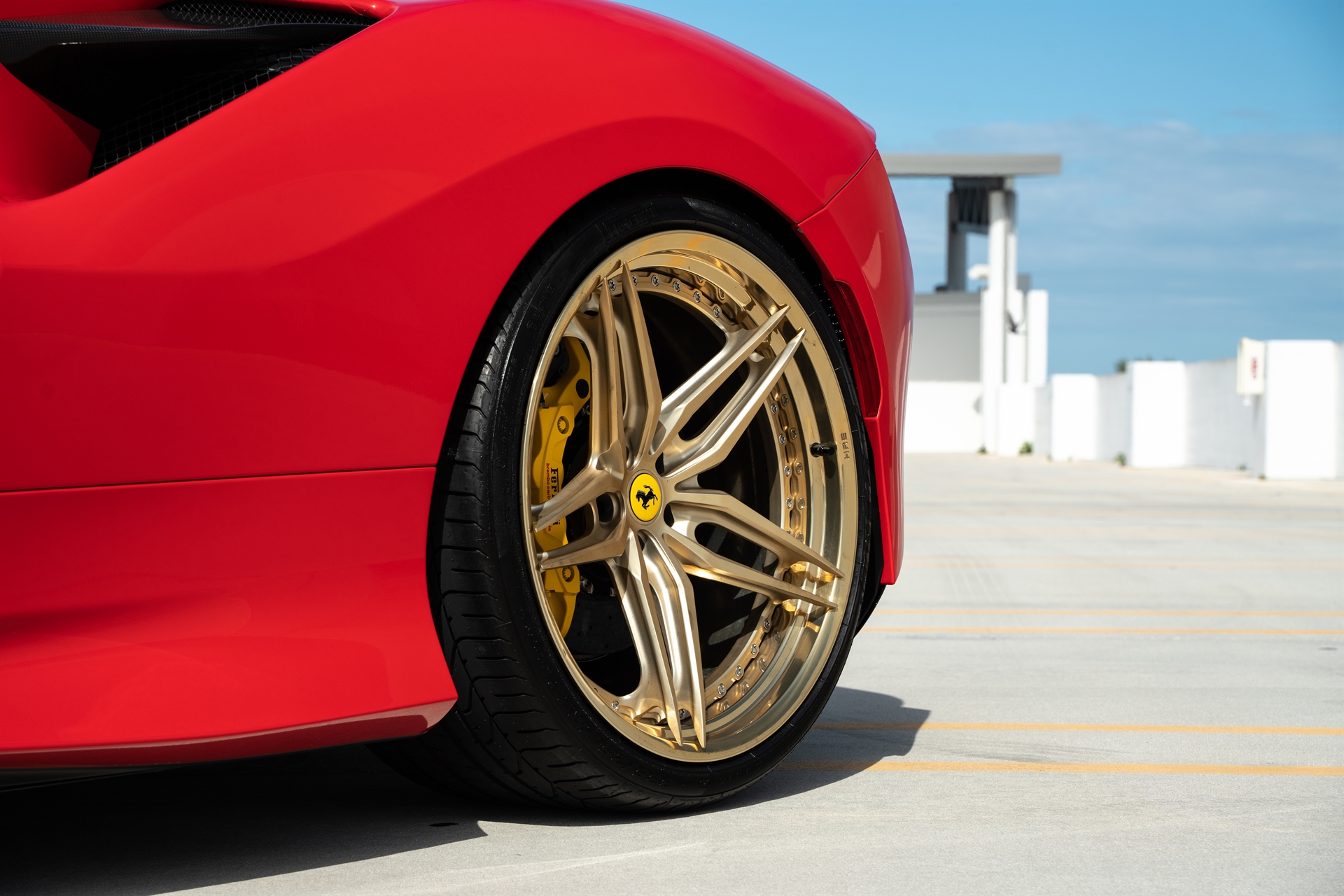 Ferrari F8 | Rosso Corsa | on HRE S107SC | Frozen Polished Gold